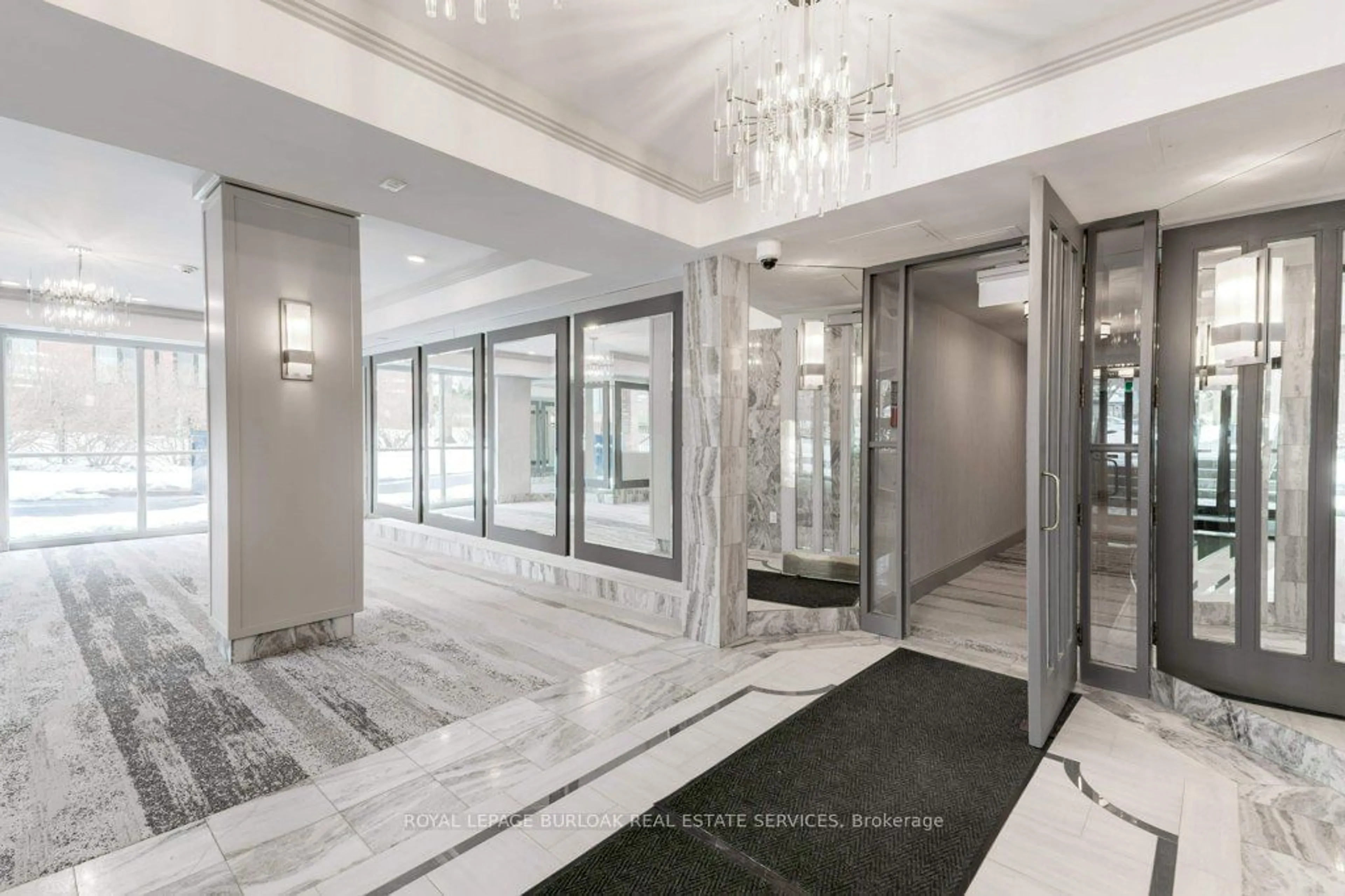 Indoor foyer for 2210 Lakeshore Rd #704, Burlington Ontario L7R 4J9