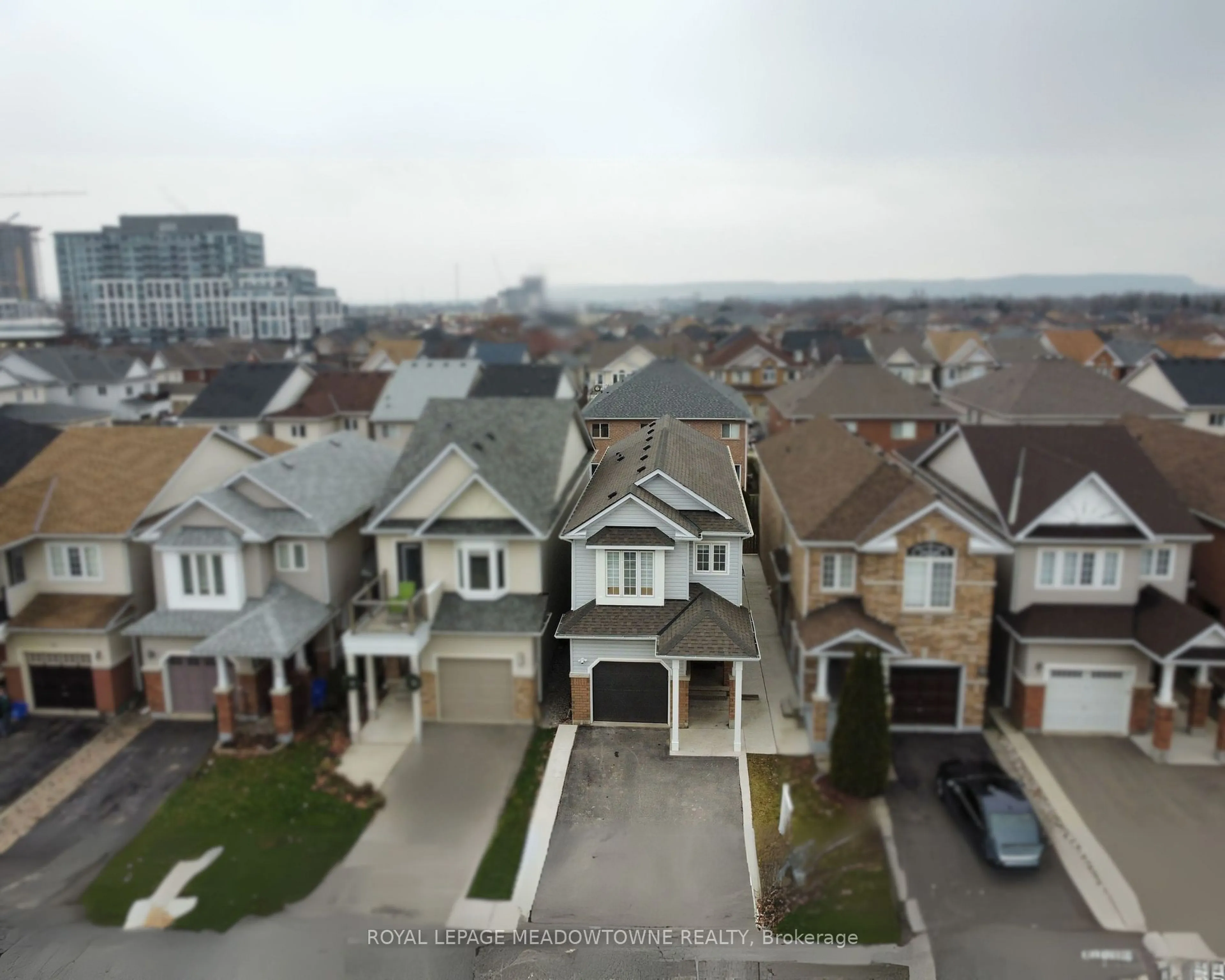 A pic from outside/outdoor area/front of a property/back of a property/a pic from drone, city buildings view from balcony for 20 Sloan Dr, Milton Ontario L9T 5P9