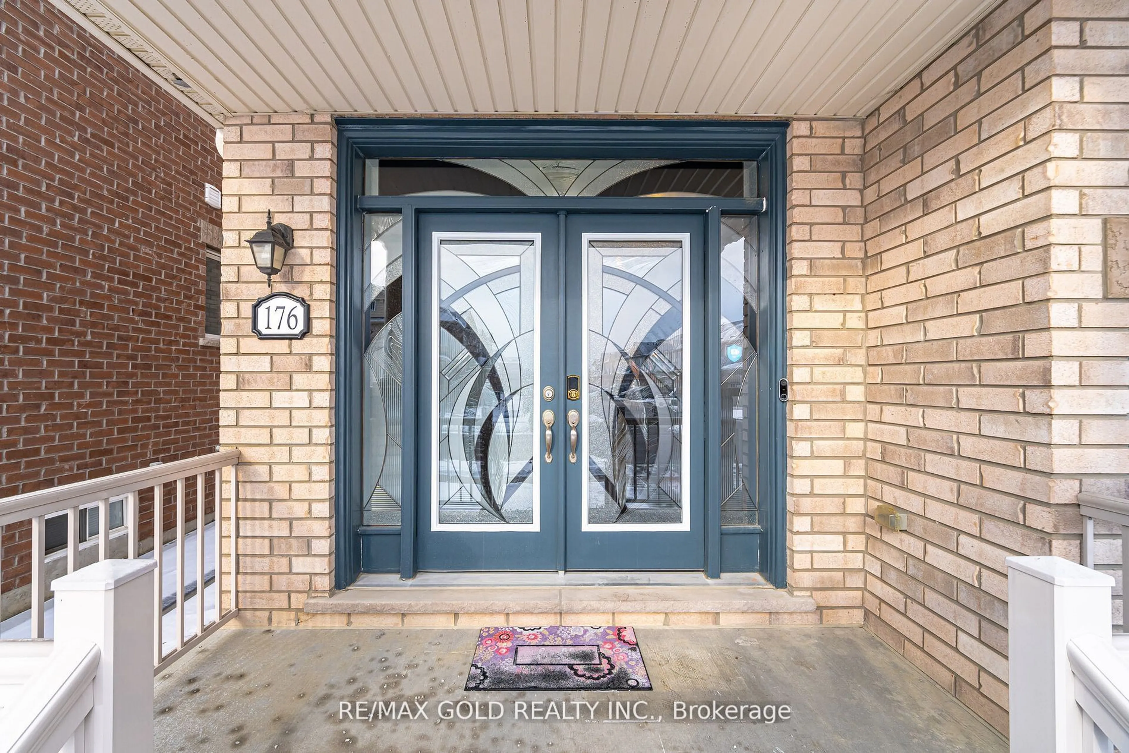 Indoor entryway for 176 Newhouse Blvd, Caledon Ontario L7C 4E1