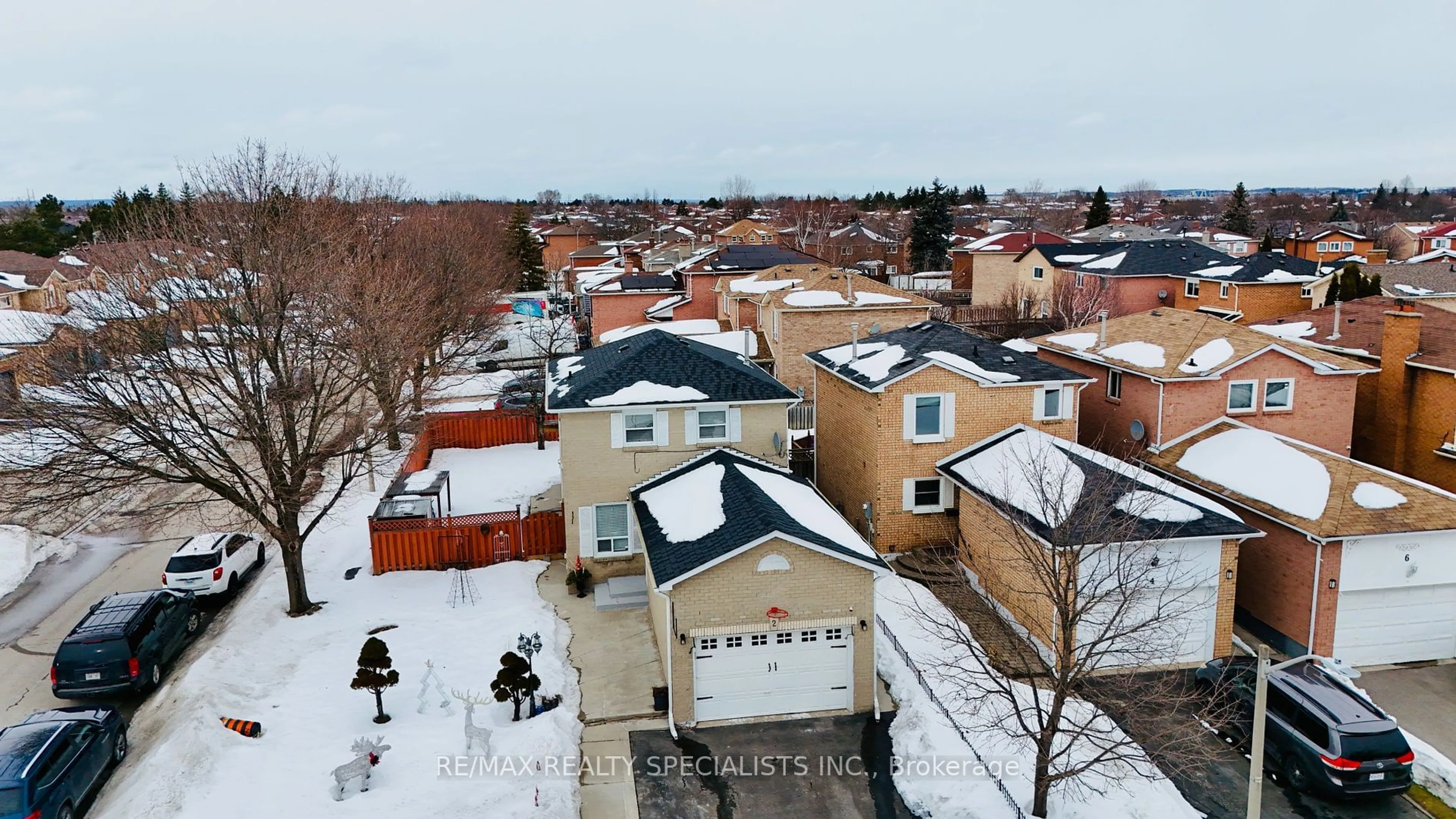 A pic from outside/outdoor area/front of a property/back of a property/a pic from drone, street for 2 Cortez Crt, Brampton Ontario L6X 3Z4