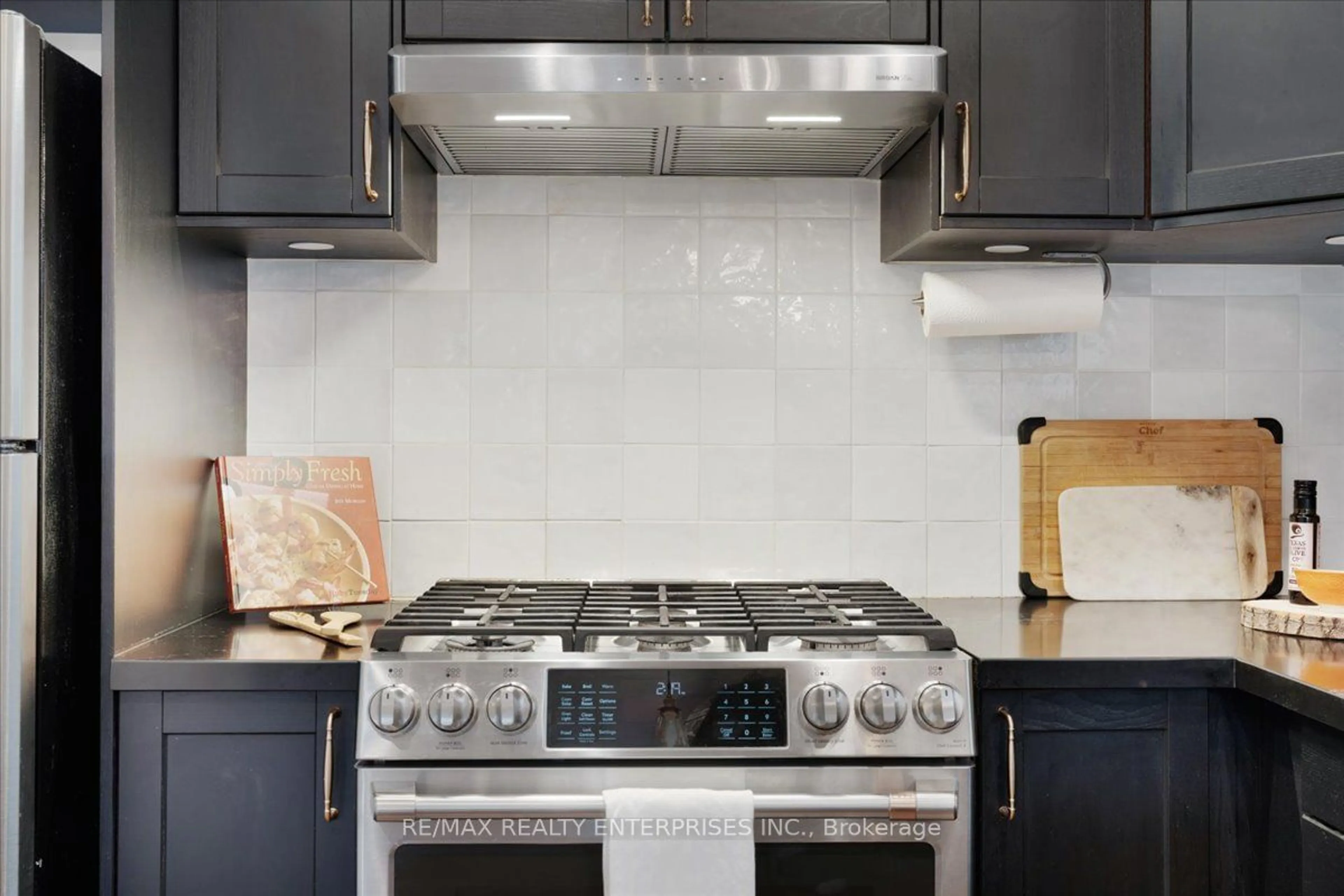 Standard kitchen, ceramic/tile floor for 3 Rockwell Ave, Toronto Ontario M6N 1N4