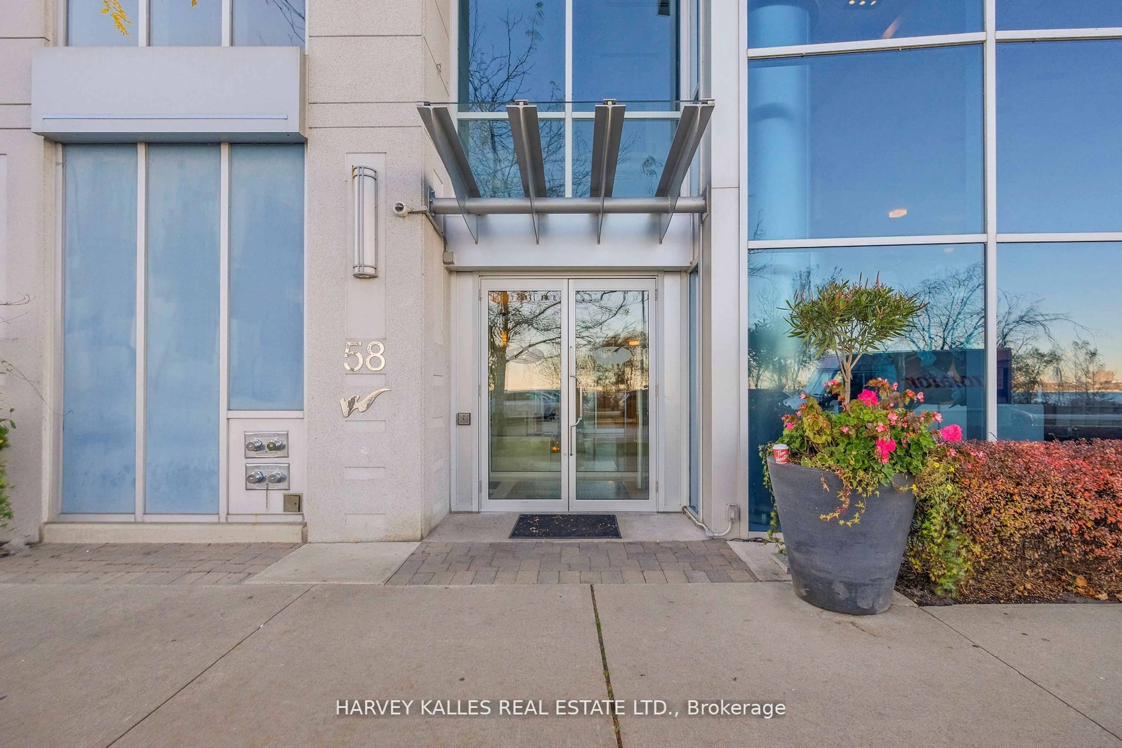 Indoor foyer for 58 Marine Parade Dr #340, Toronto Ontario M8V 4G1