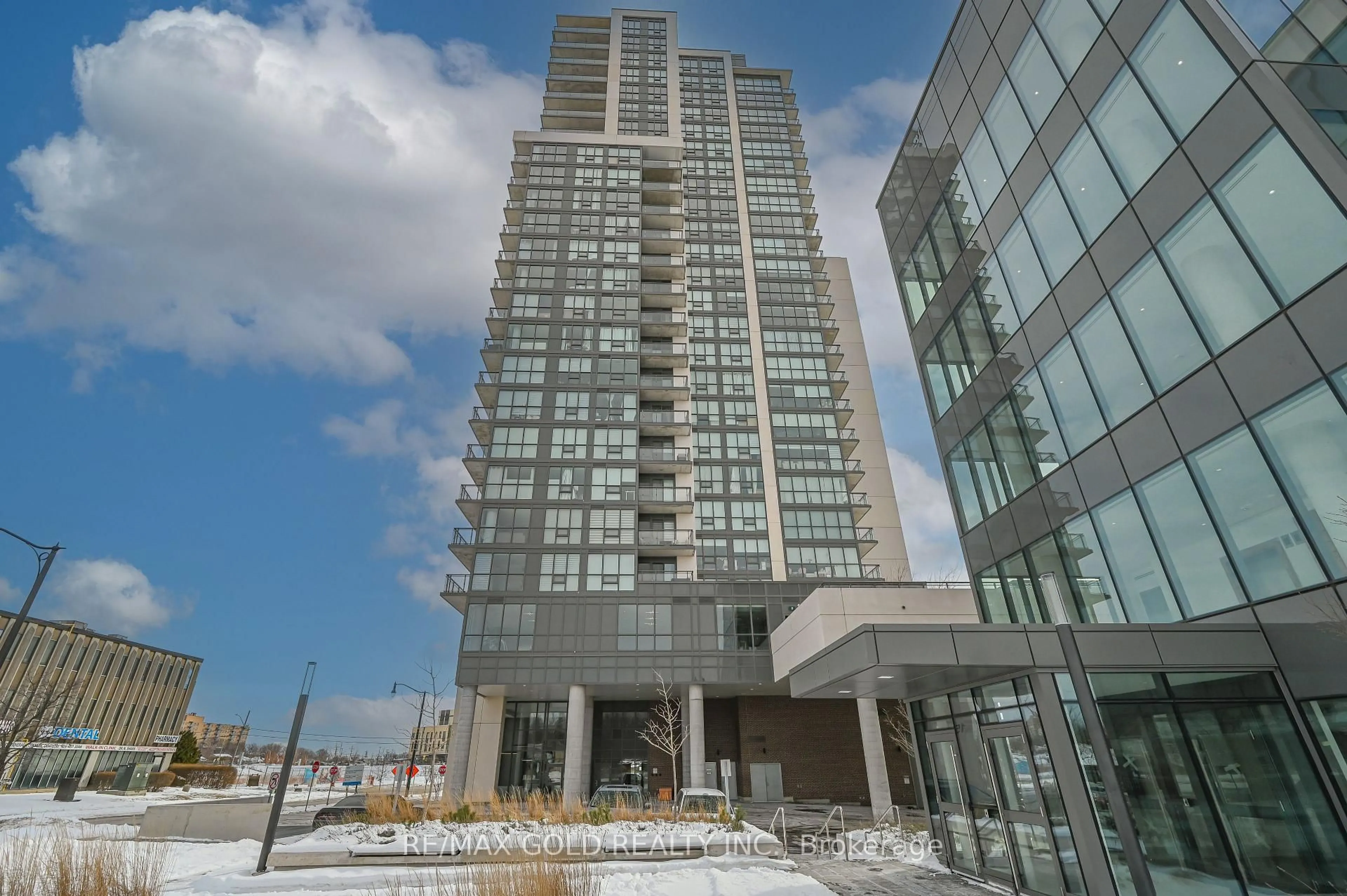 Indoor foyer for 15 Lynch St #408, Brampton Ontario L6W 0C7