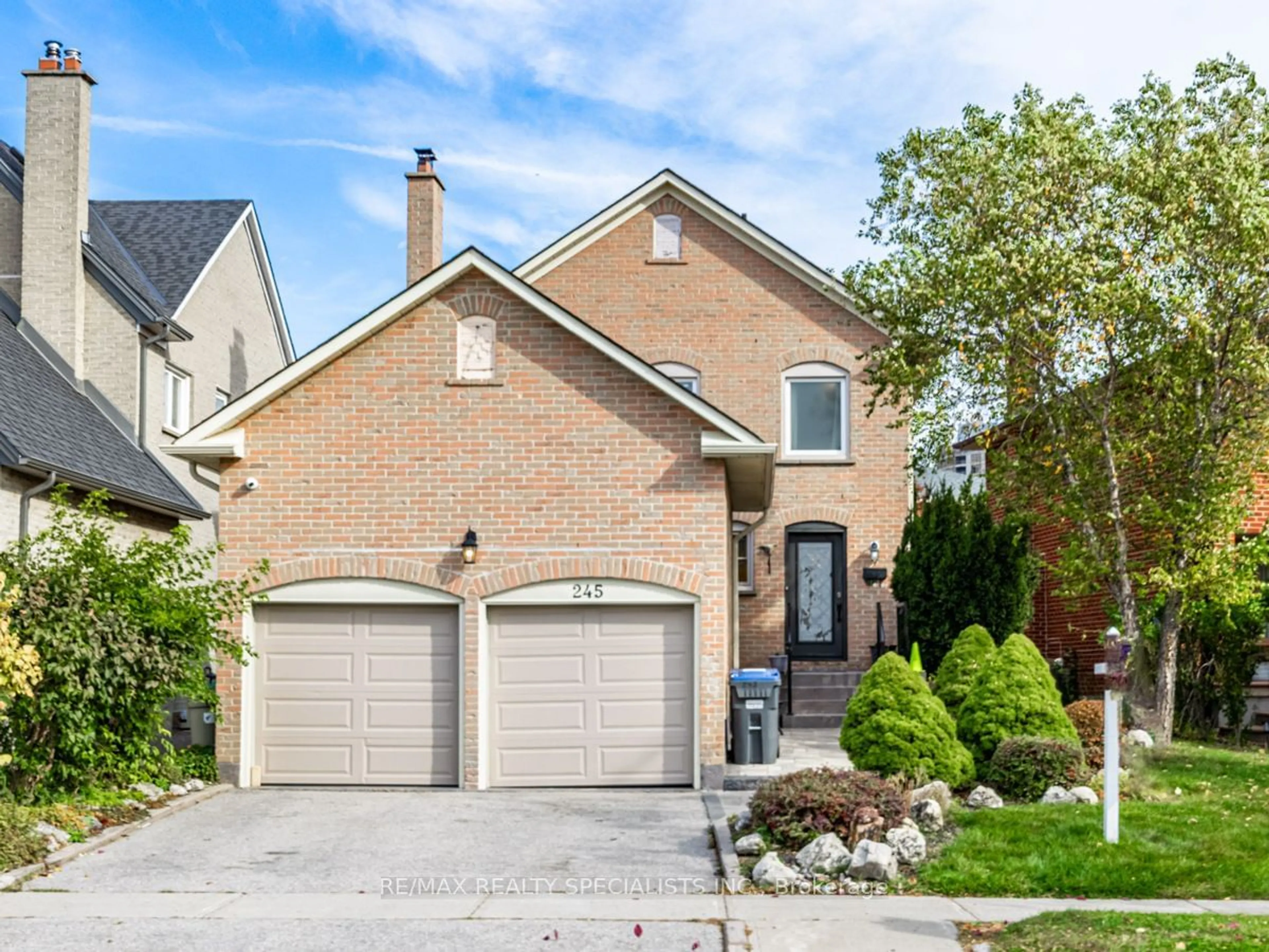 Home with brick exterior material, street for 245 Kingsbridge Gdns, Mississauga Ontario L5R 1L4