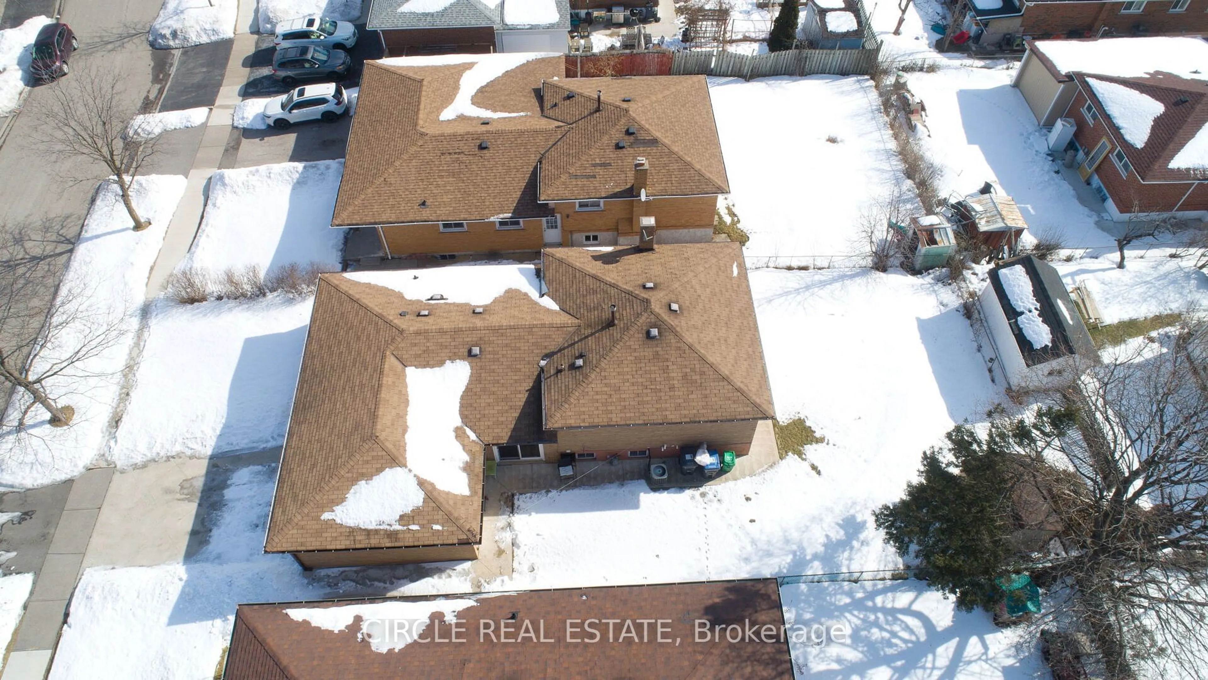 A pic from outside/outdoor area/front of a property/back of a property/a pic from drone, city buildings view from balcony for 3764 Wyewood Rd, Mississauga Ontario L4T 2A2