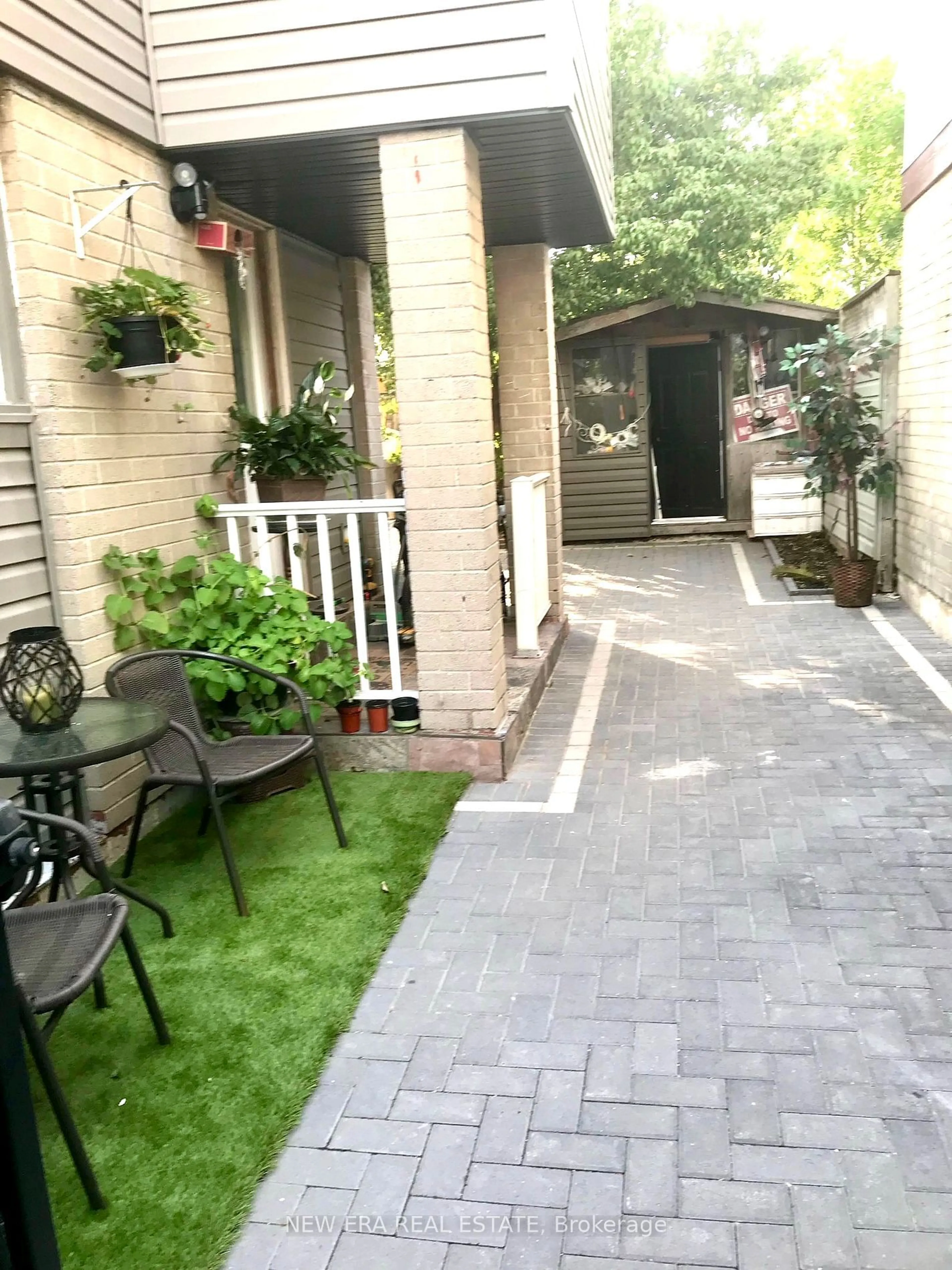 Patio, street for 13 Holmstead Crt, Brampton Ontario L6S 1R9