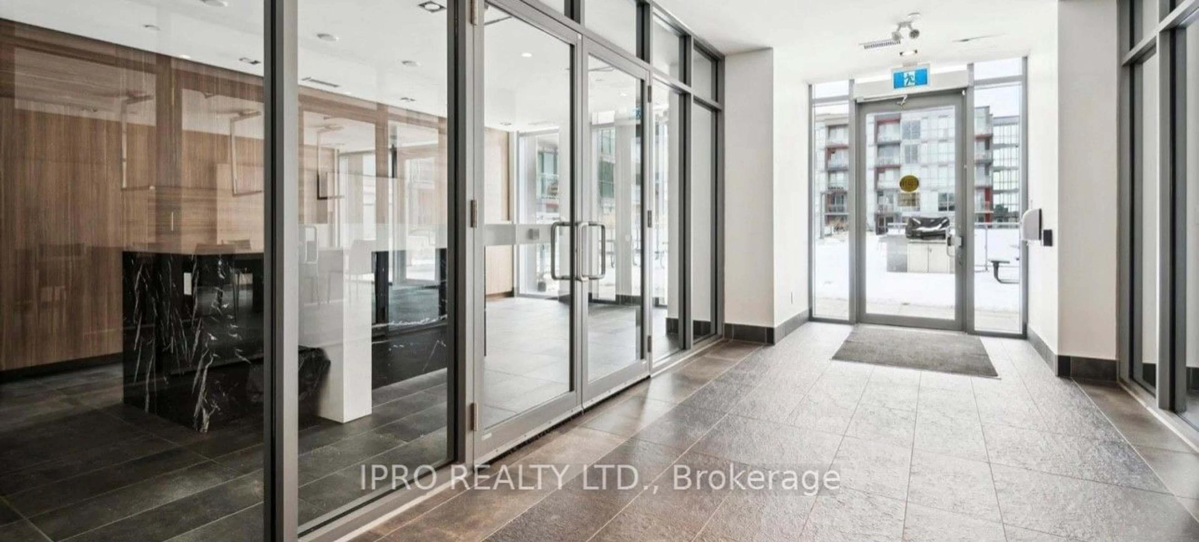 Indoor foyer for 5230 Dundas St #632, Burlington Ontario L7L 0J5