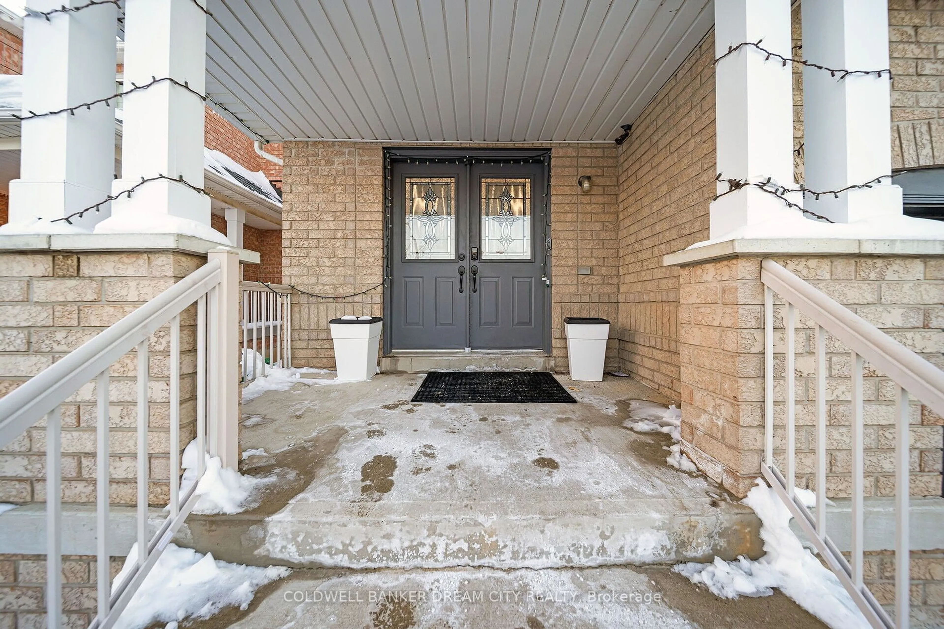 Indoor entryway for 60 Capistro St, Brampton Ontario L7A 3H4