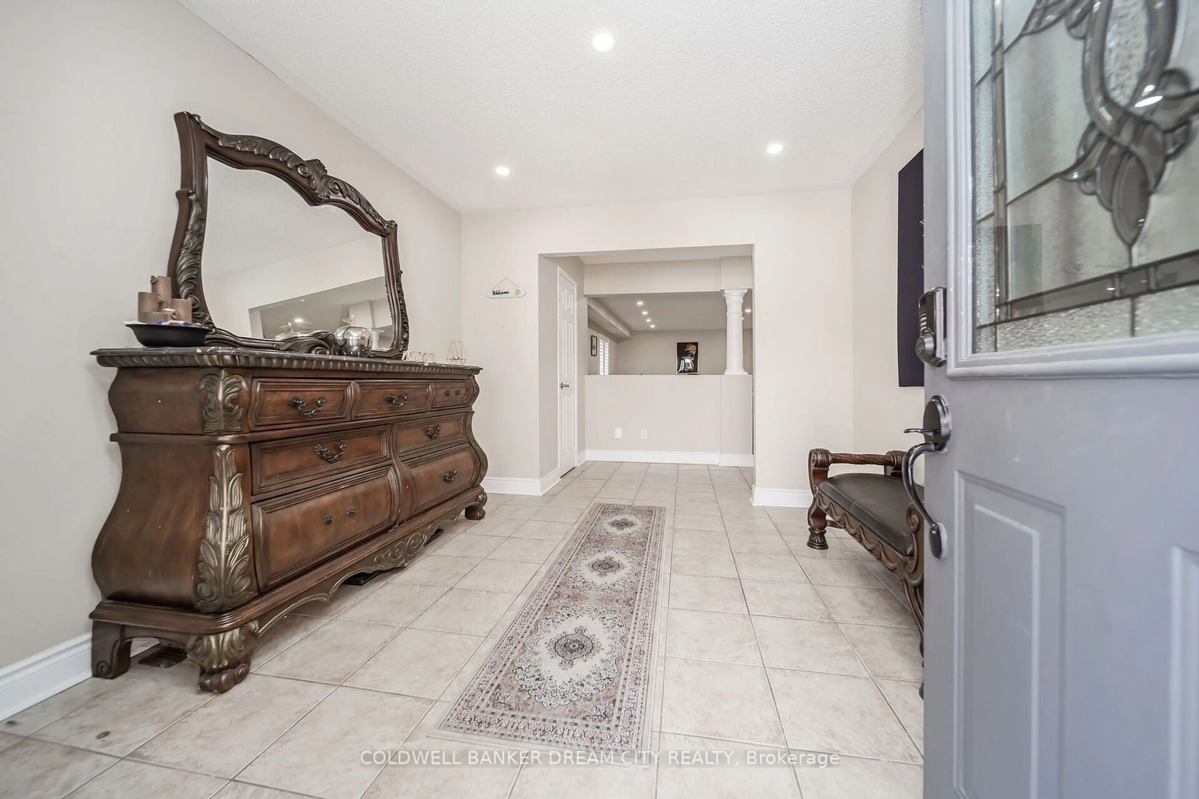 Indoor foyer for 60 Capistro St, Brampton Ontario L7A 3H4