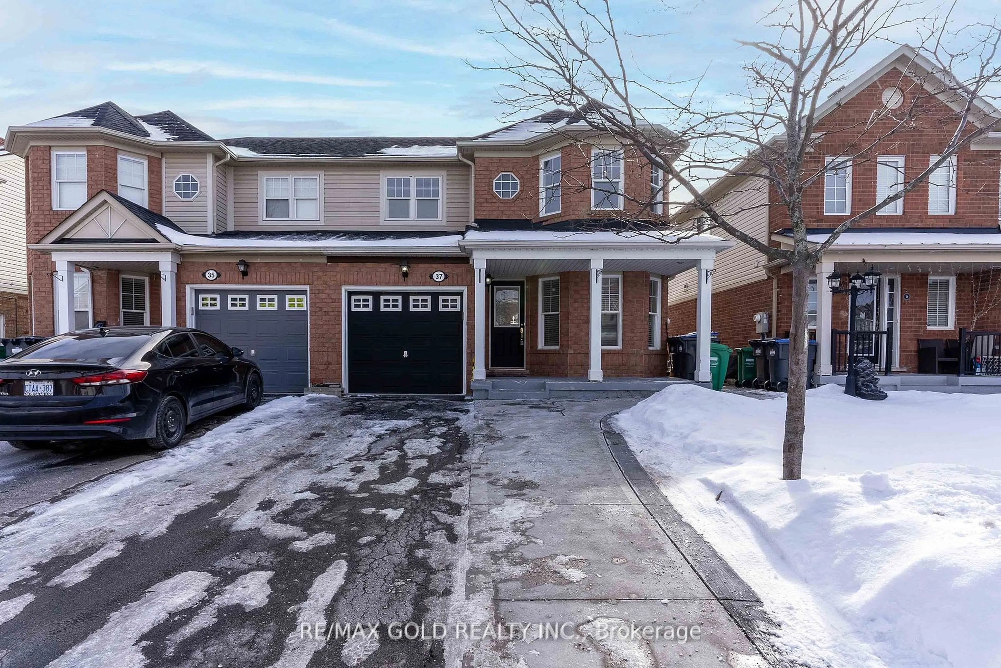 A pic from outside/outdoor area/front of a property/back of a property/a pic from drone, street for 37 Keats Terr, Brampton Ontario L7A 3N1