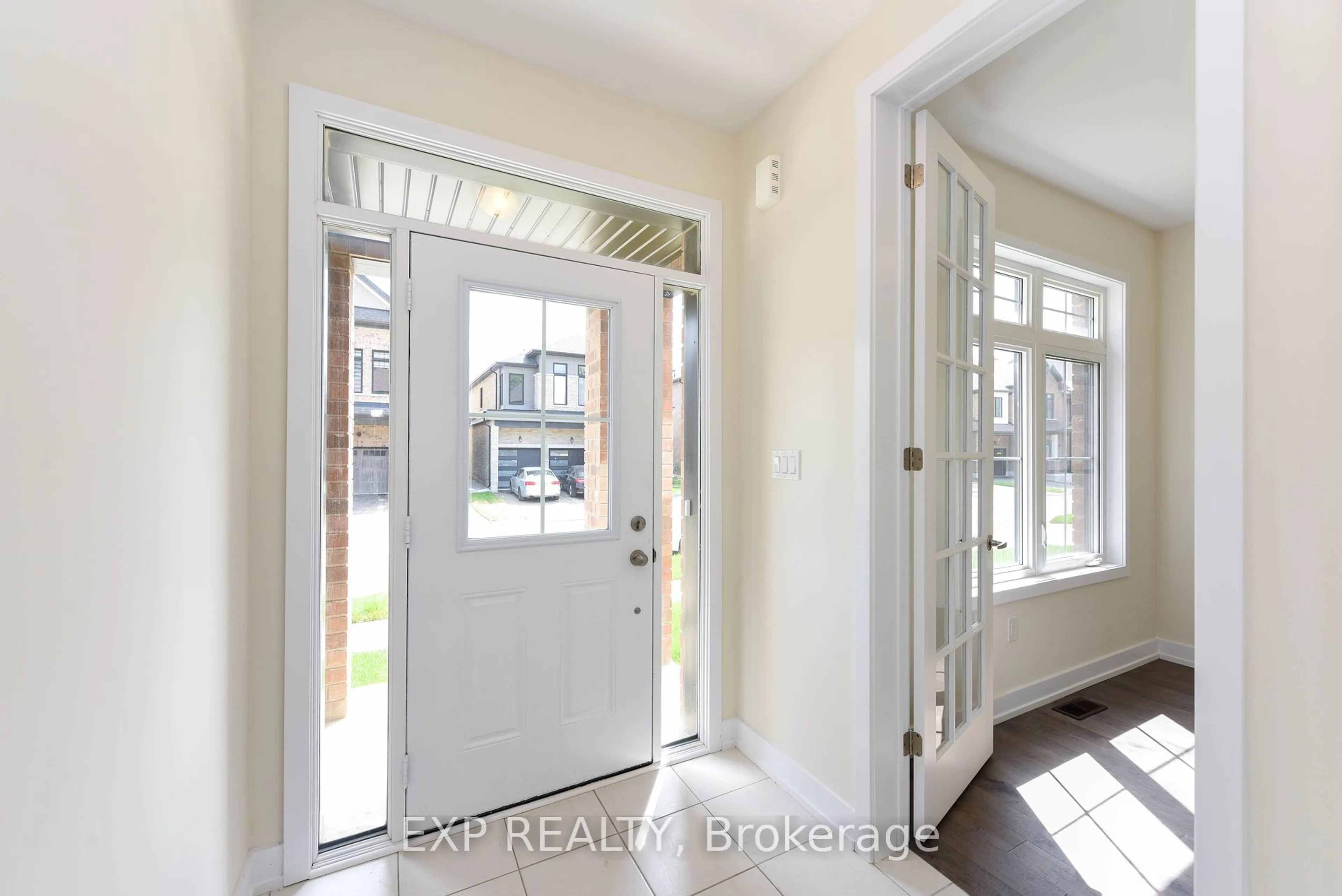 Indoor entryway for 1431 wellwood Terr, Milton Ontario L9T 7E7