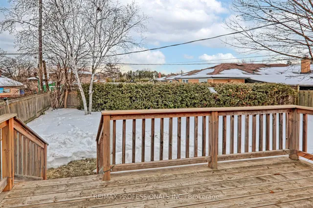 Primary image of 17 Guernsey Dr