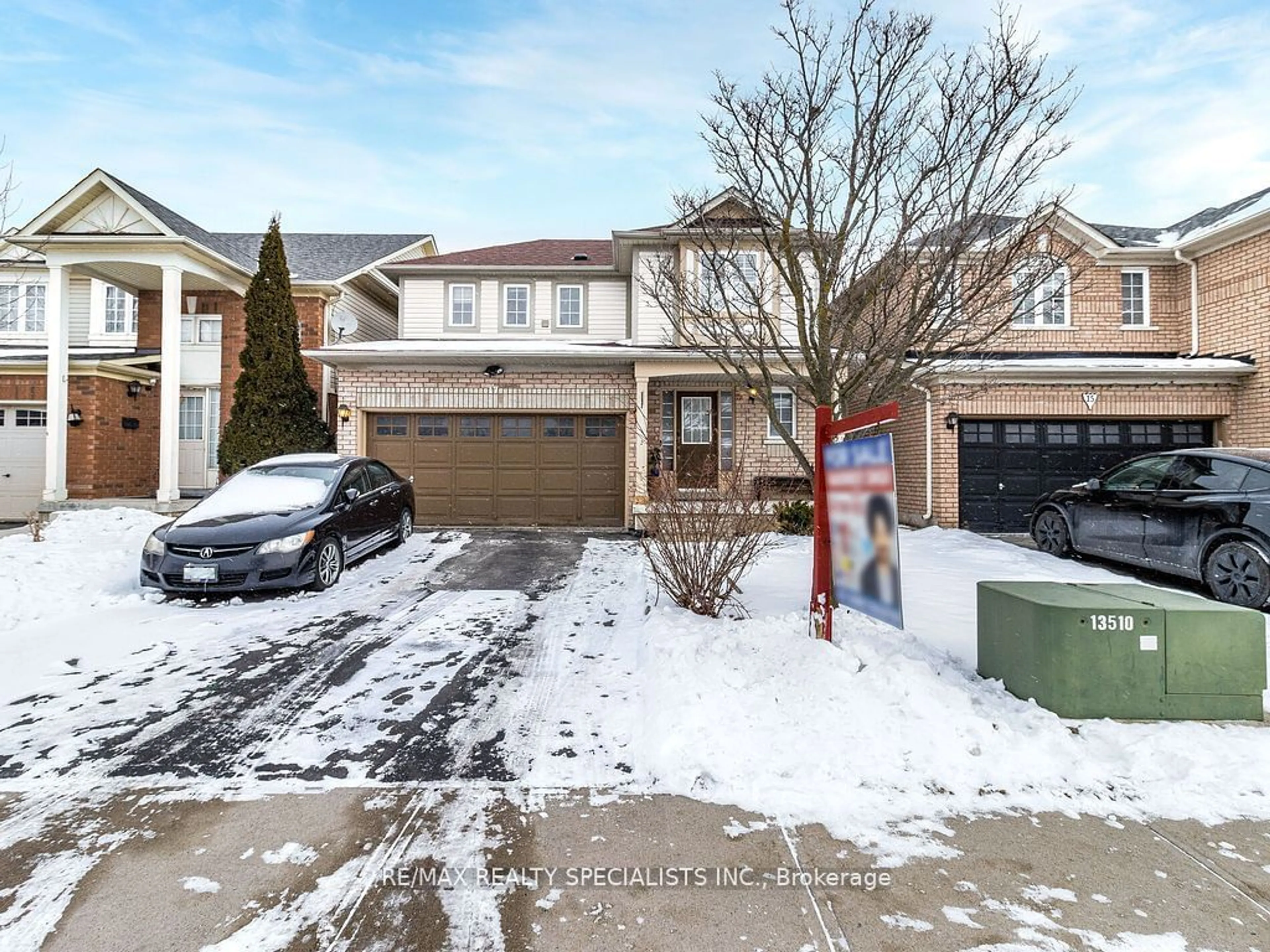 A pic from outside/outdoor area/front of a property/back of a property/a pic from drone, street for 17 Edenvalley Rd, Brampton Ontario L7A 2M6