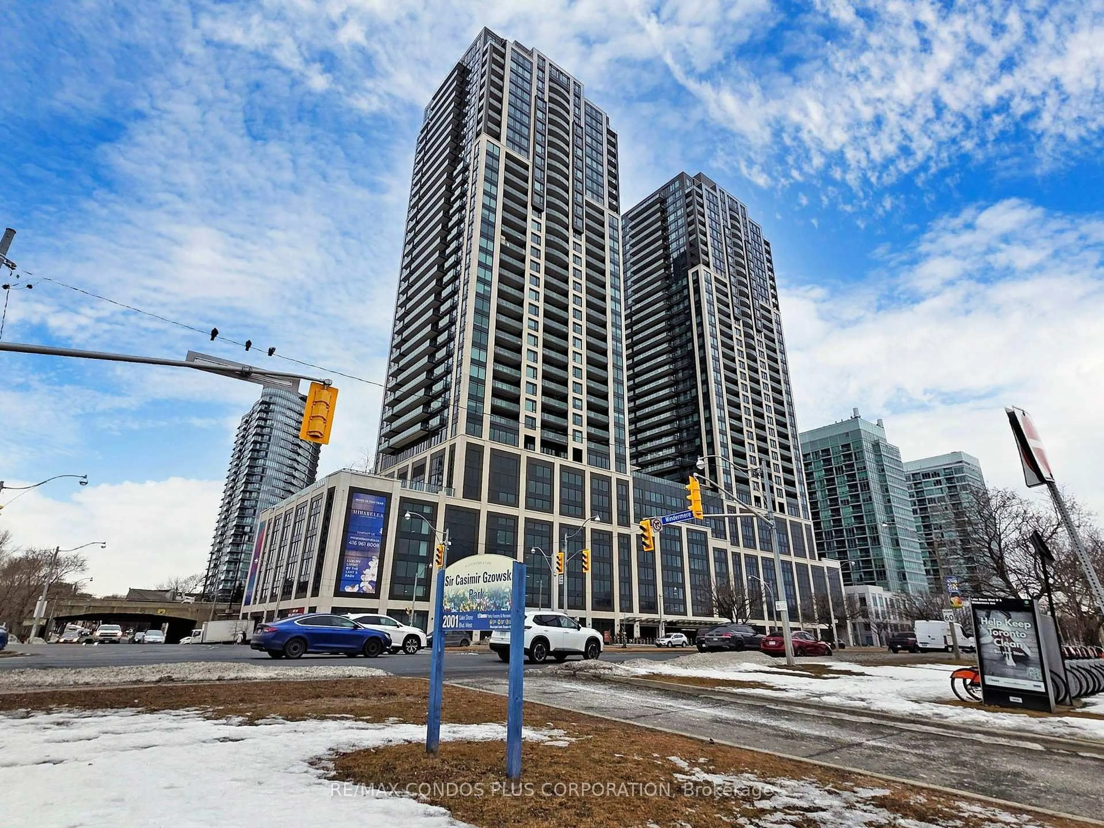 Indoor foyer for 1928 Lake Shore Blvd #3701, Toronto Ontario M6S 1A1