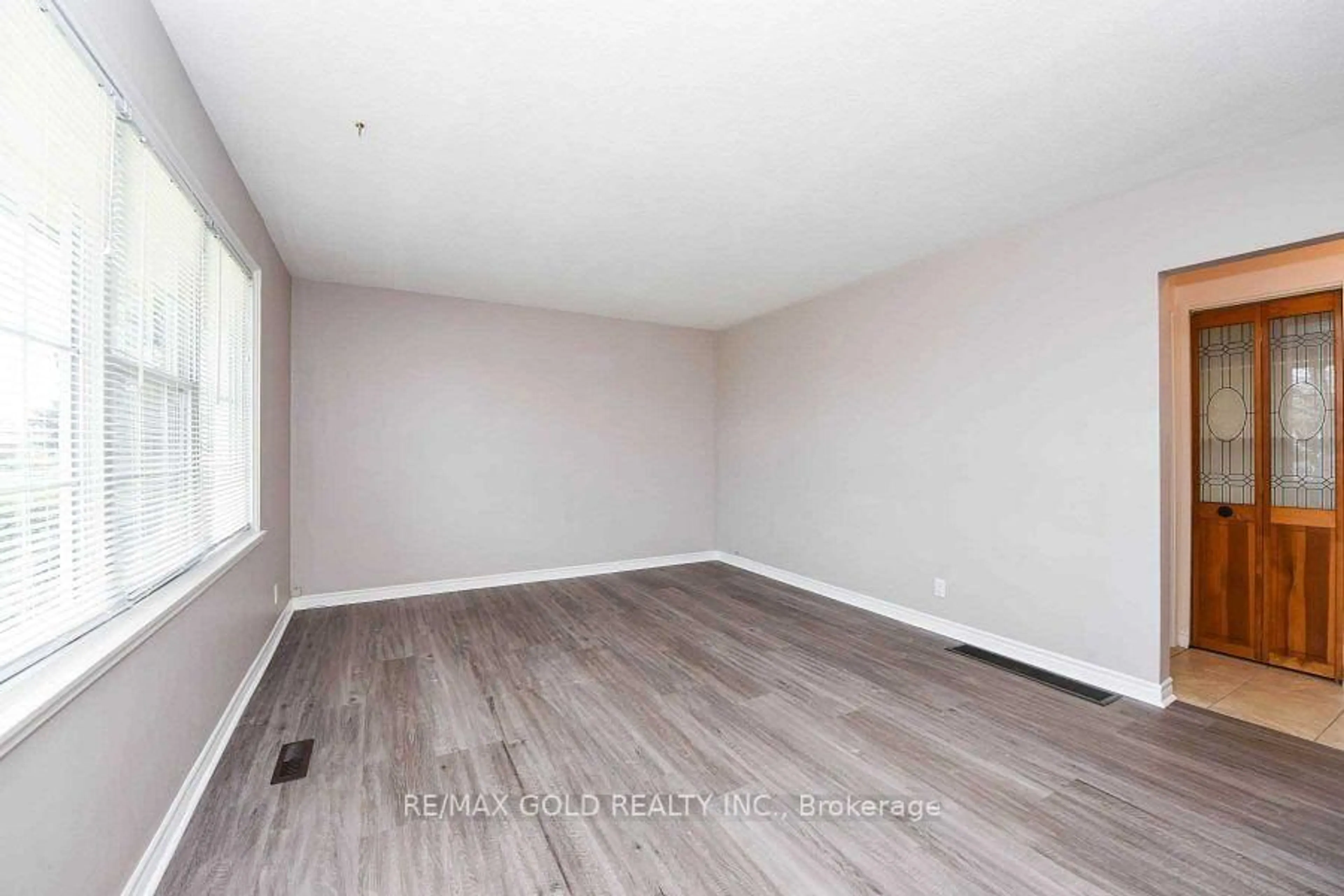 A pic of a room for 3657 Woodruff Cres, Mississauga Ontario L4T 1T8