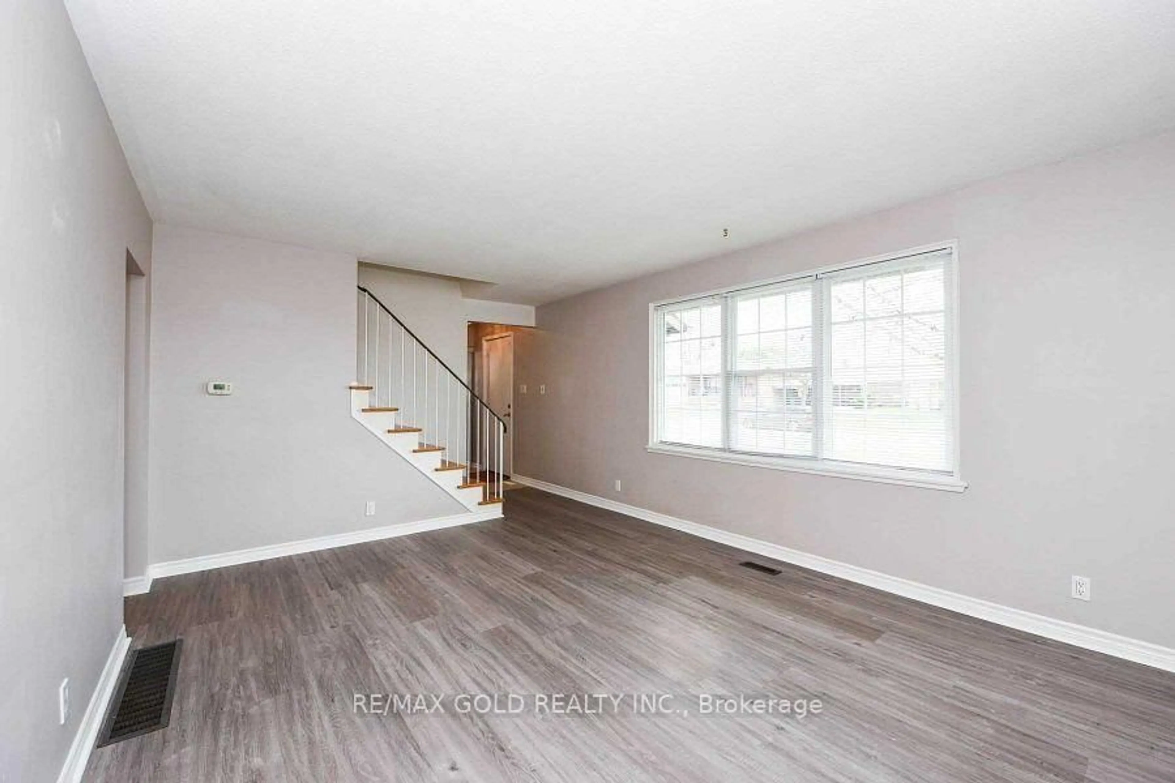 A pic of a room for 3657 Woodruff Cres, Mississauga Ontario L4T 1T8