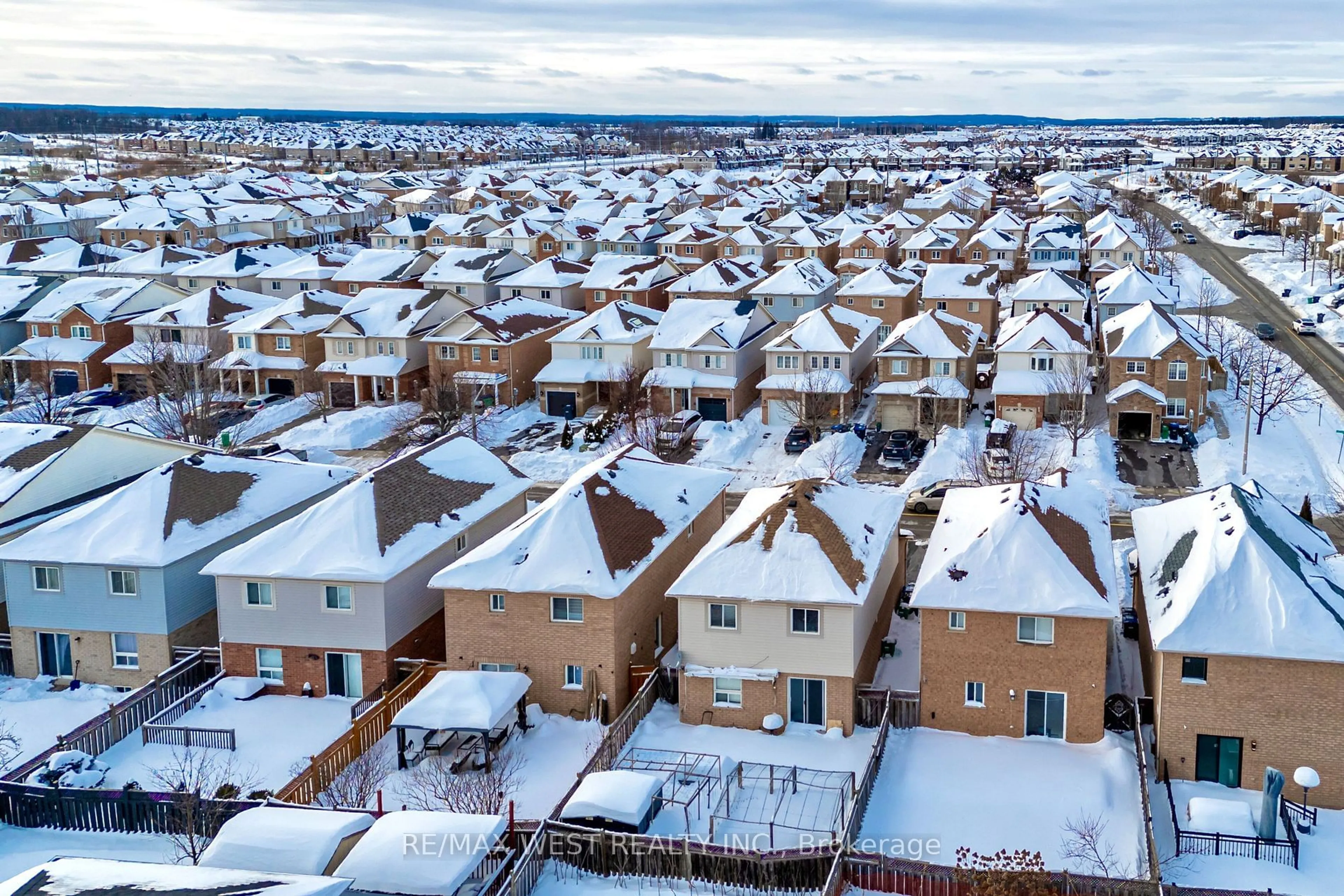 A pic from outside/outdoor area/front of a property/back of a property/a pic from drone, city buildings view from balcony for 83 Ridgemore Cres, Brampton Ontario L7A 2L5