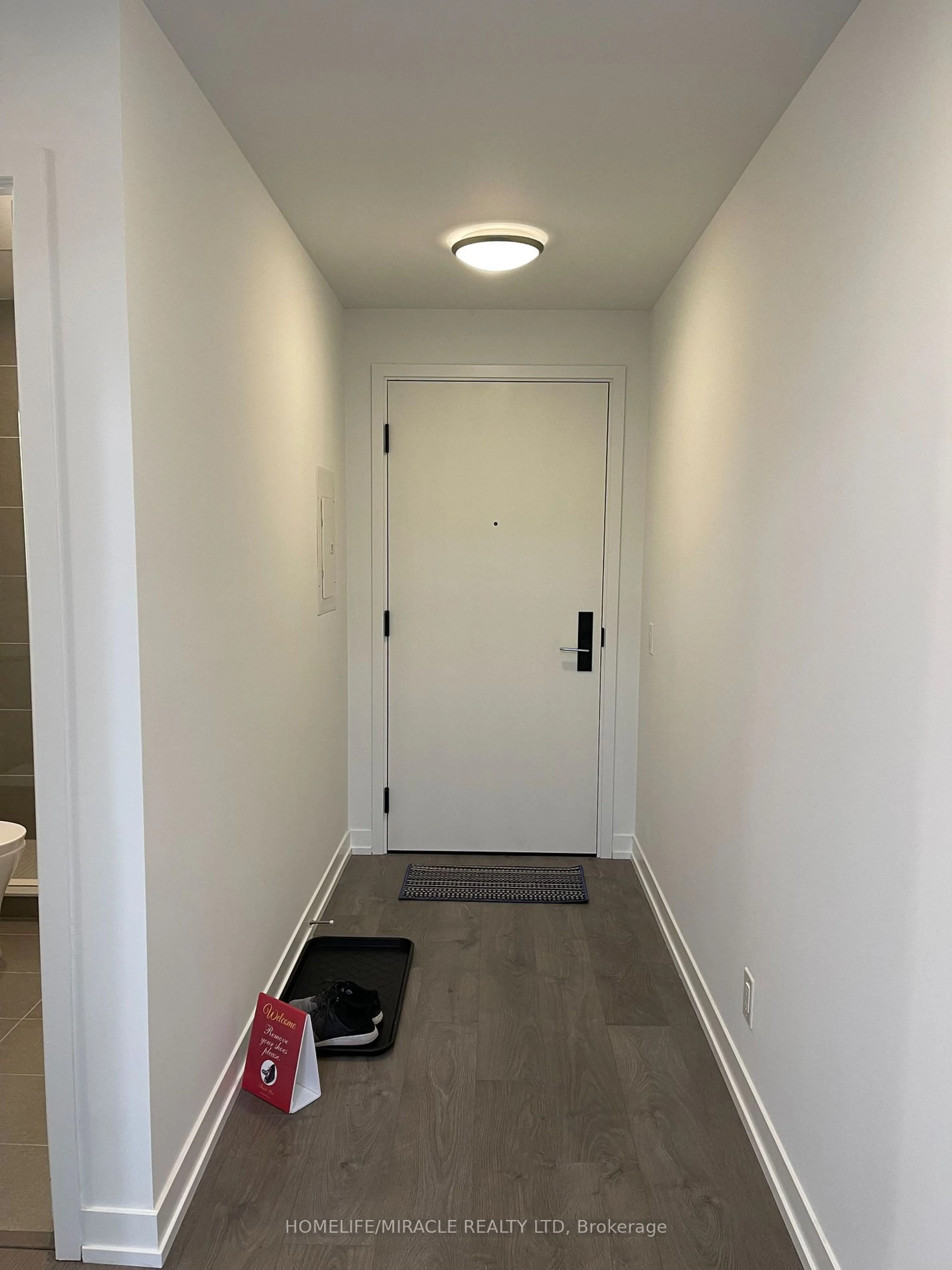 Indoor entryway for 270 Dufferin St #811, Toronto Ontario M6K 0H8