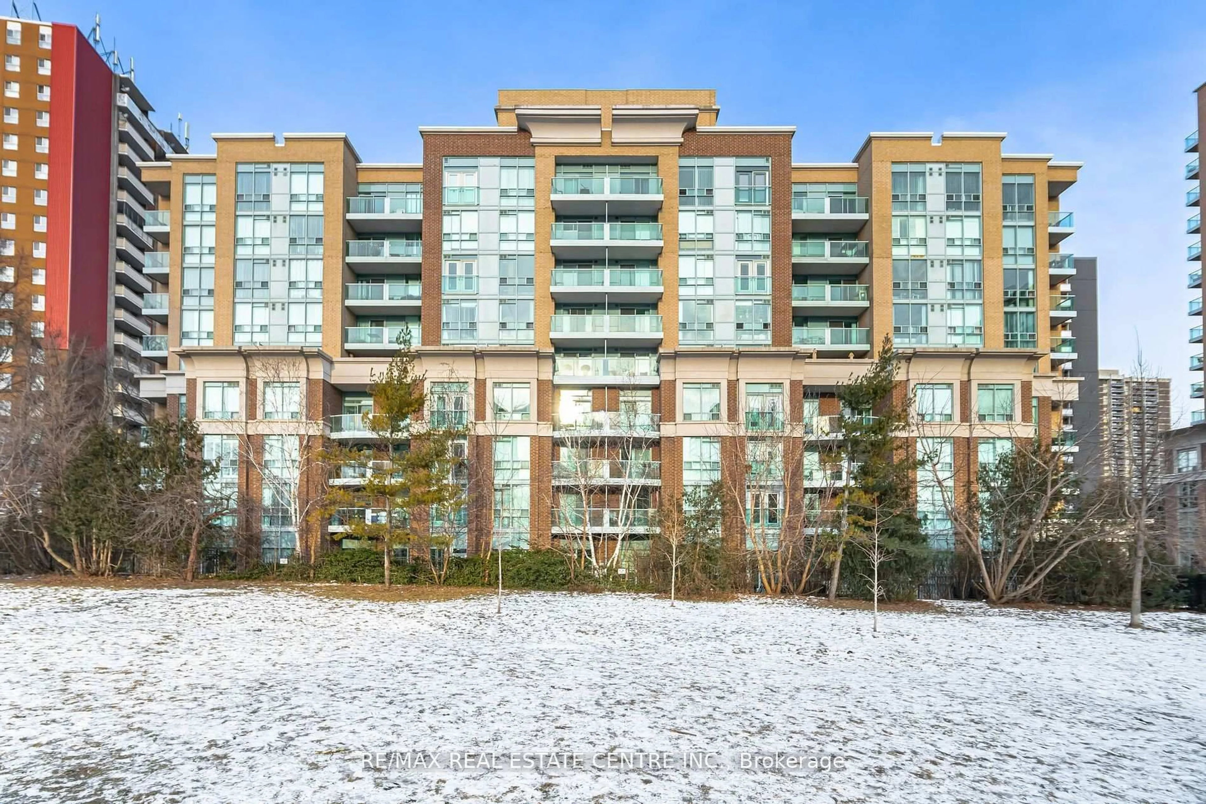 Indoor foyer for 17 Michael Power Pl #606, Toronto Ontario M9A 5G5