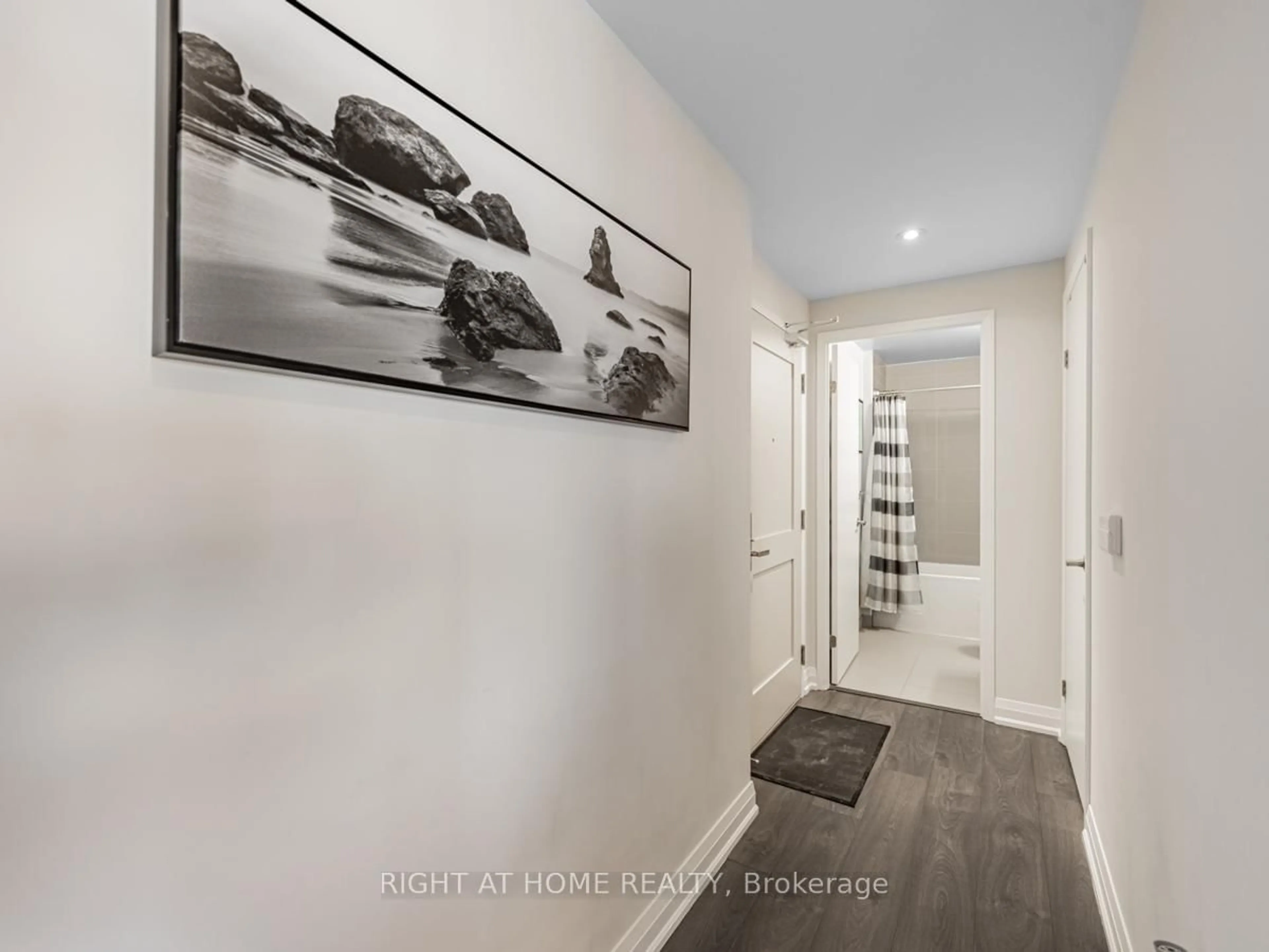 Indoor entryway for 26 Gibbs Rd #643, Toronto Ontario M9B 0E3