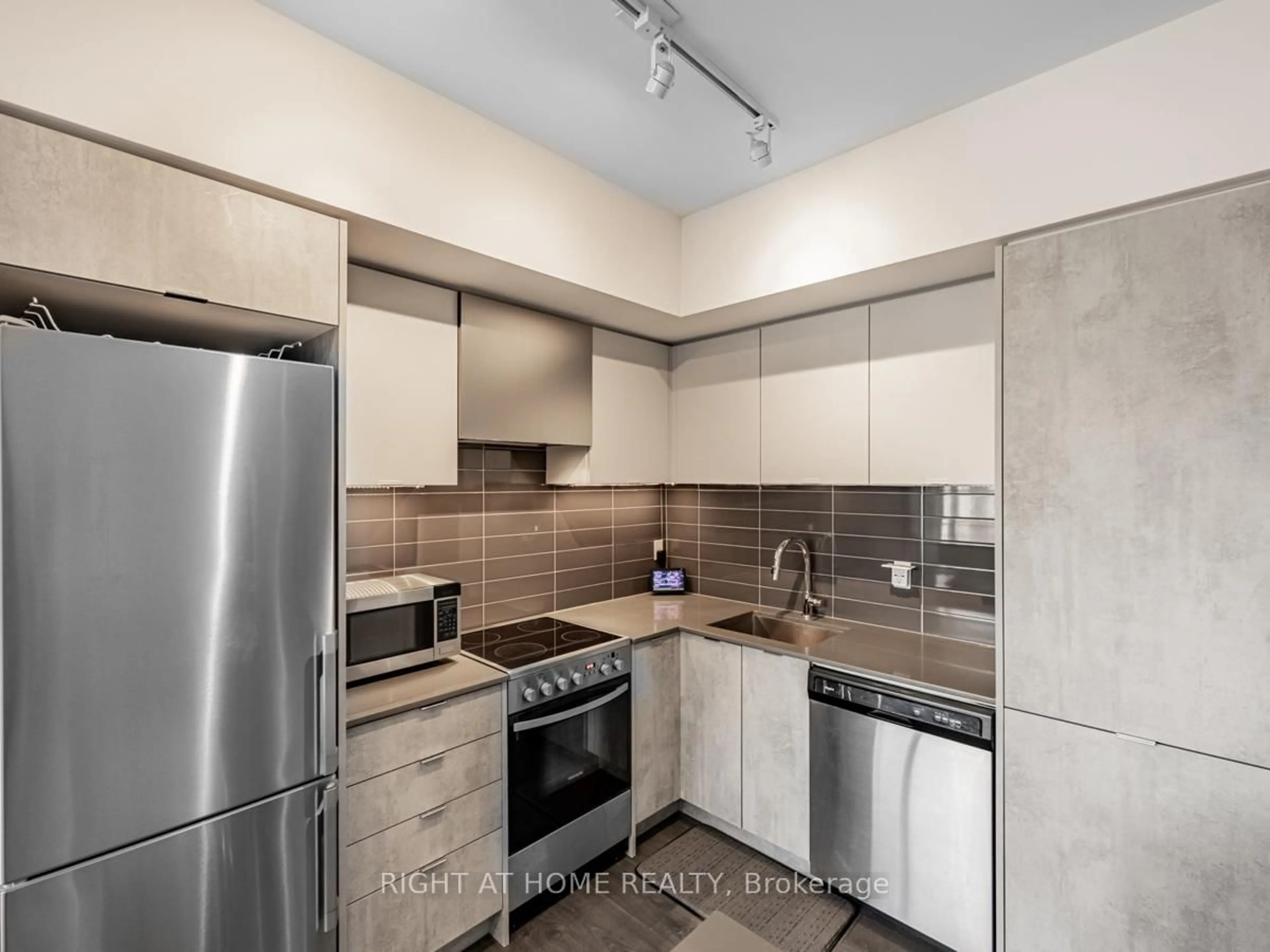 Standard kitchen, unknown for 26 Gibbs Rd #643, Toronto Ontario M9B 0E3