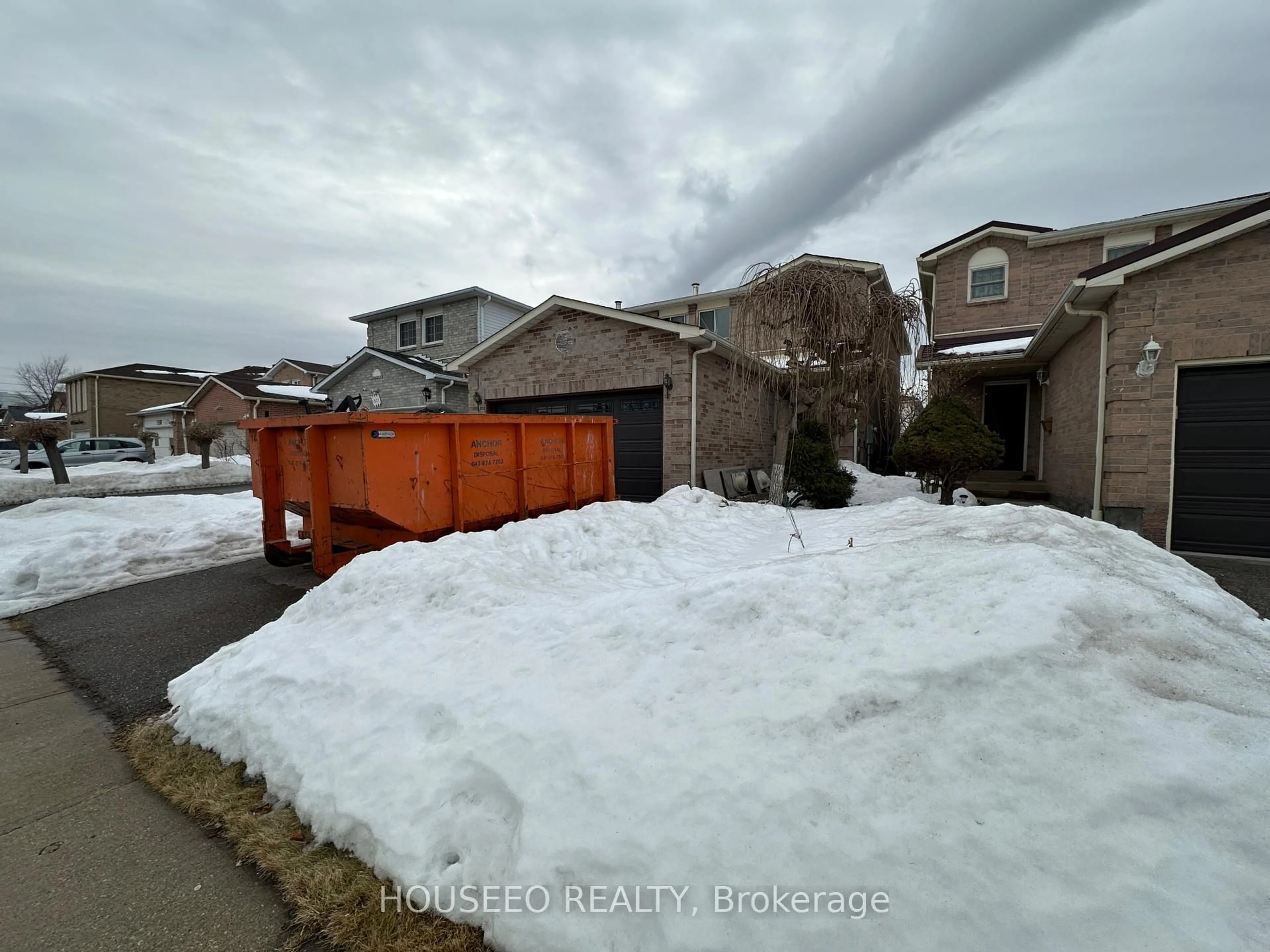 Blurry image for 1534 Evenside Cres, Mississauga Ontario L5M 3Y1