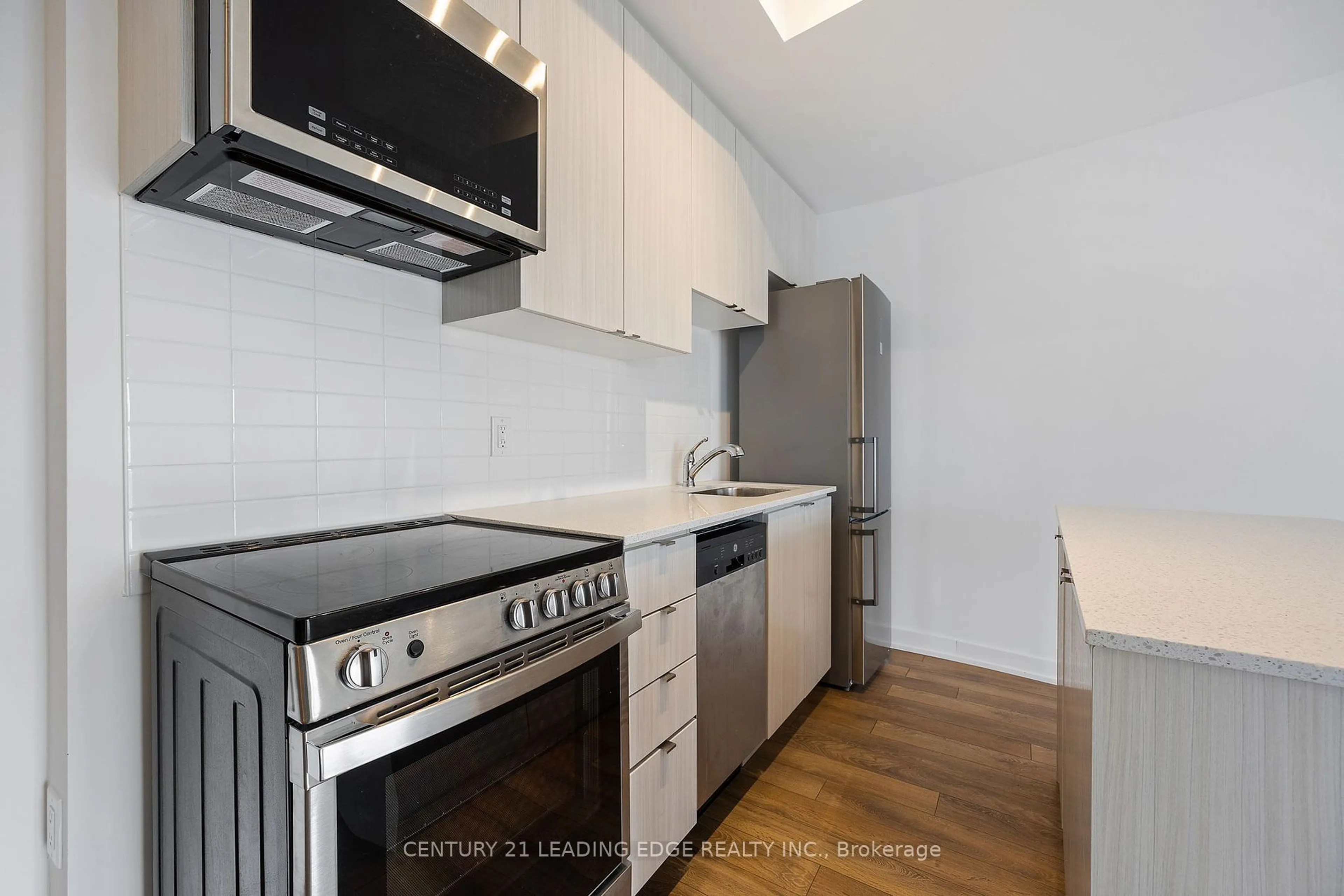 Standard kitchen, unknown for 2433 Dufferin St #708, Toronto Ontario M6E 0B4