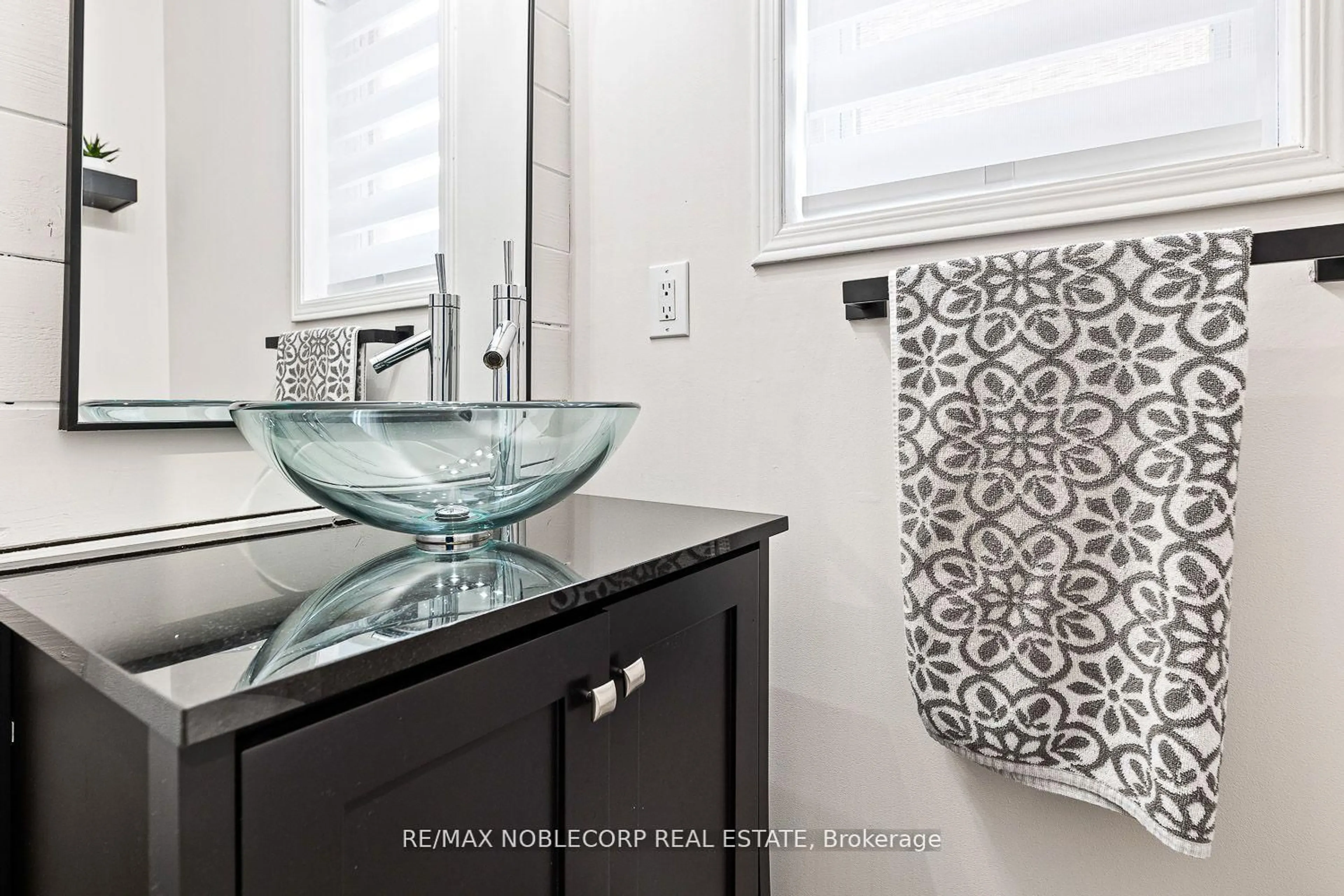 Contemporary bathroom, ceramic/tile floor for 108 Senator Way, Caledon Ontario L7E 2S6