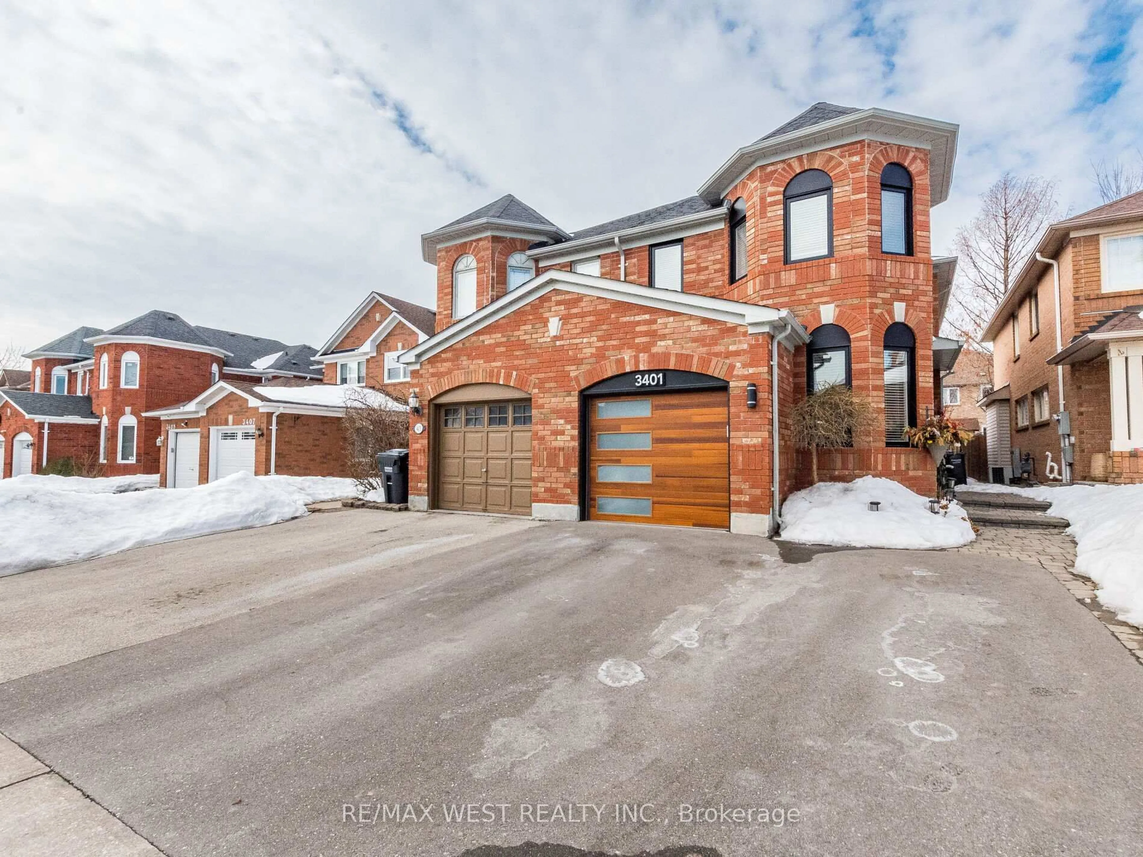 Home with brick exterior material, street for 3401 Wild Cherry Lane, Mississauga Ontario L5N 7N5