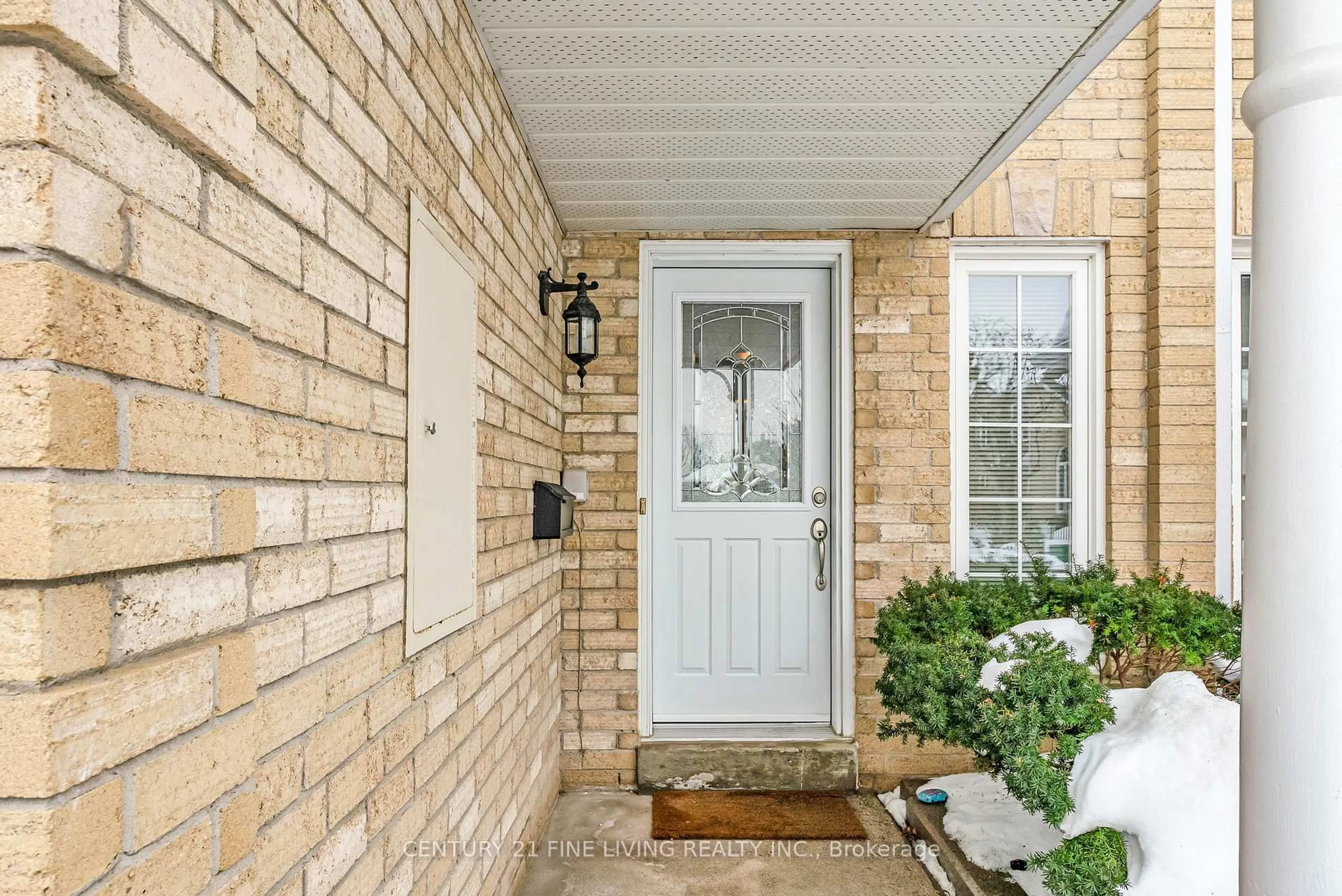 Indoor entryway for 50 Heathcliffe Sq, Brampton Ontario L6S 5R6