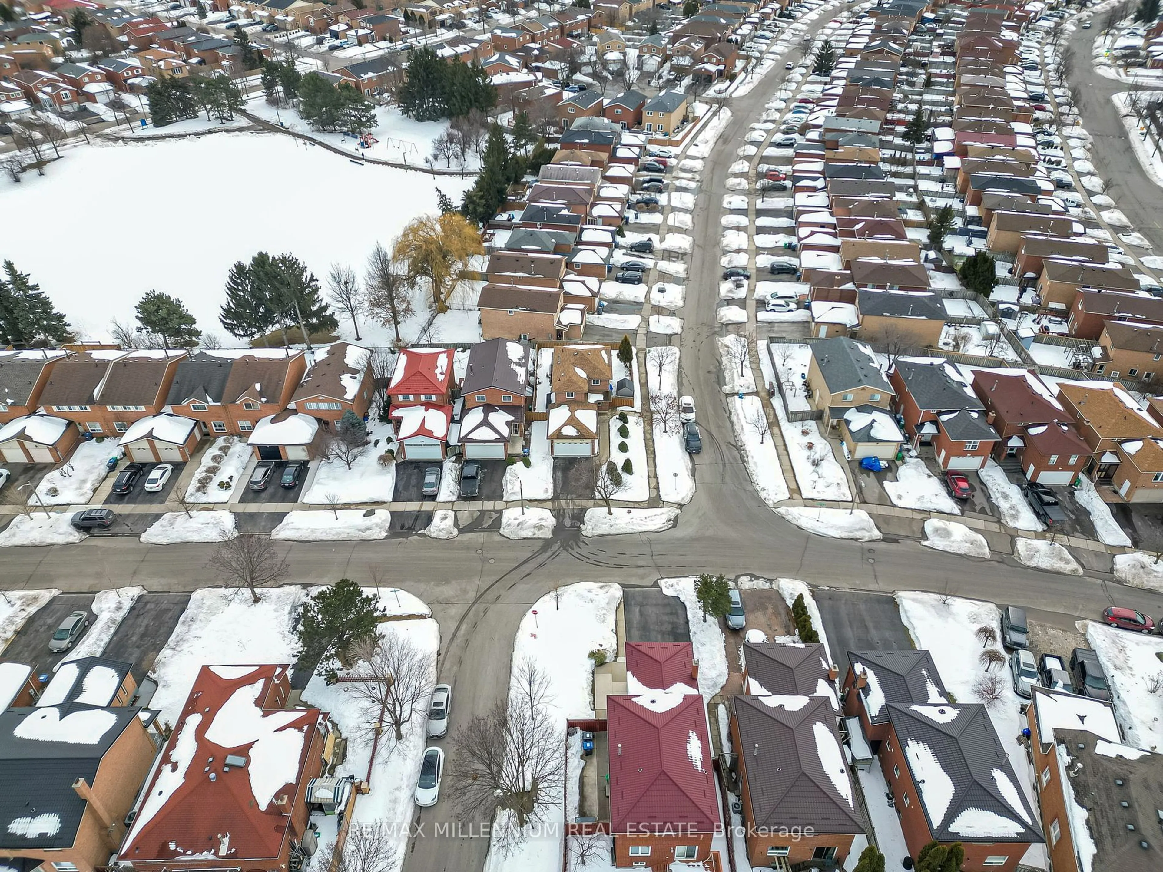 A pic from outside/outdoor area/front of a property/back of a property/a pic from drone, street for 20 Whitehaven Dr, Brampton Ontario L6Z 4N4