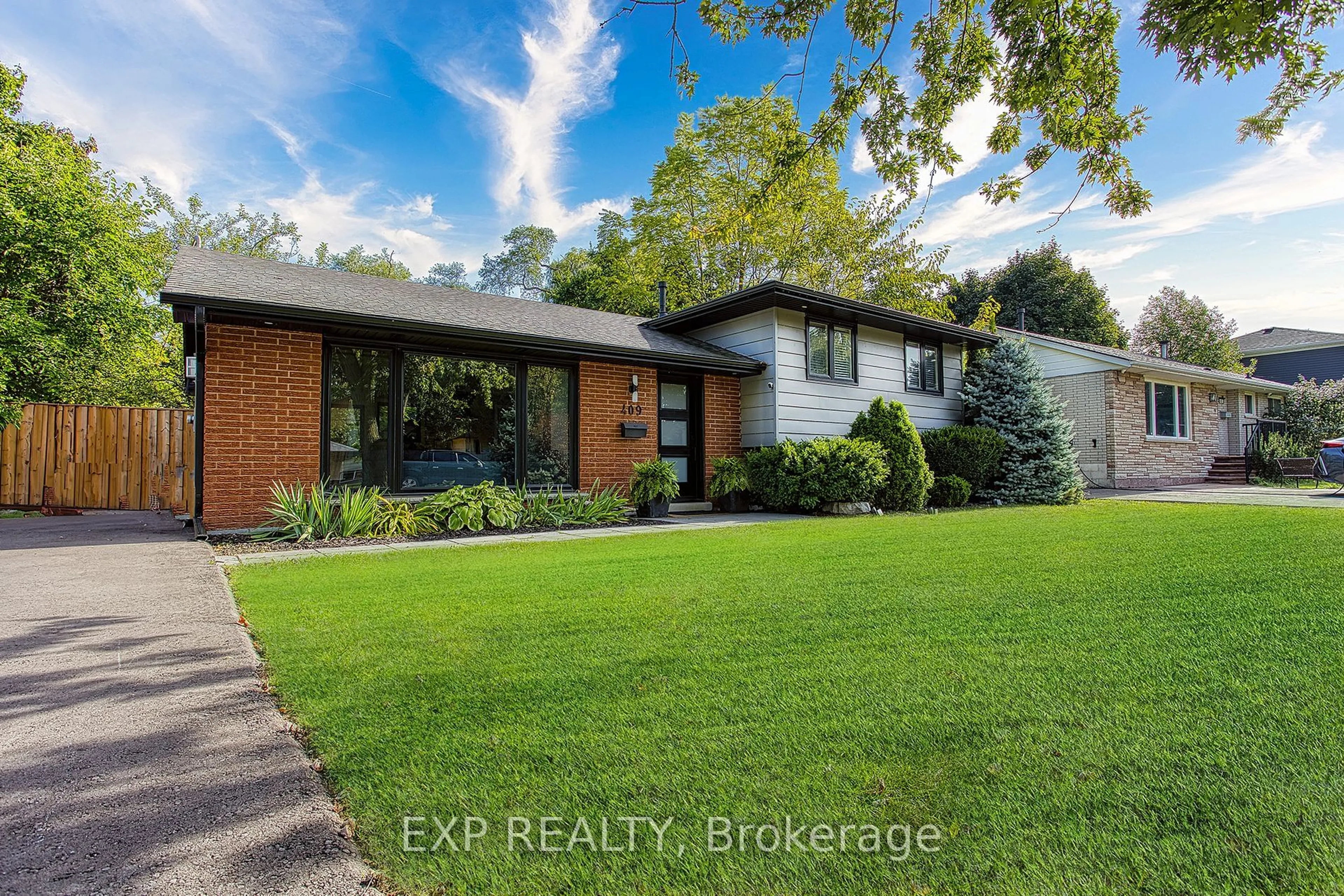 Home with brick exterior material, street for 409 Erindale Dr, Burlington Ontario L7L 4T3