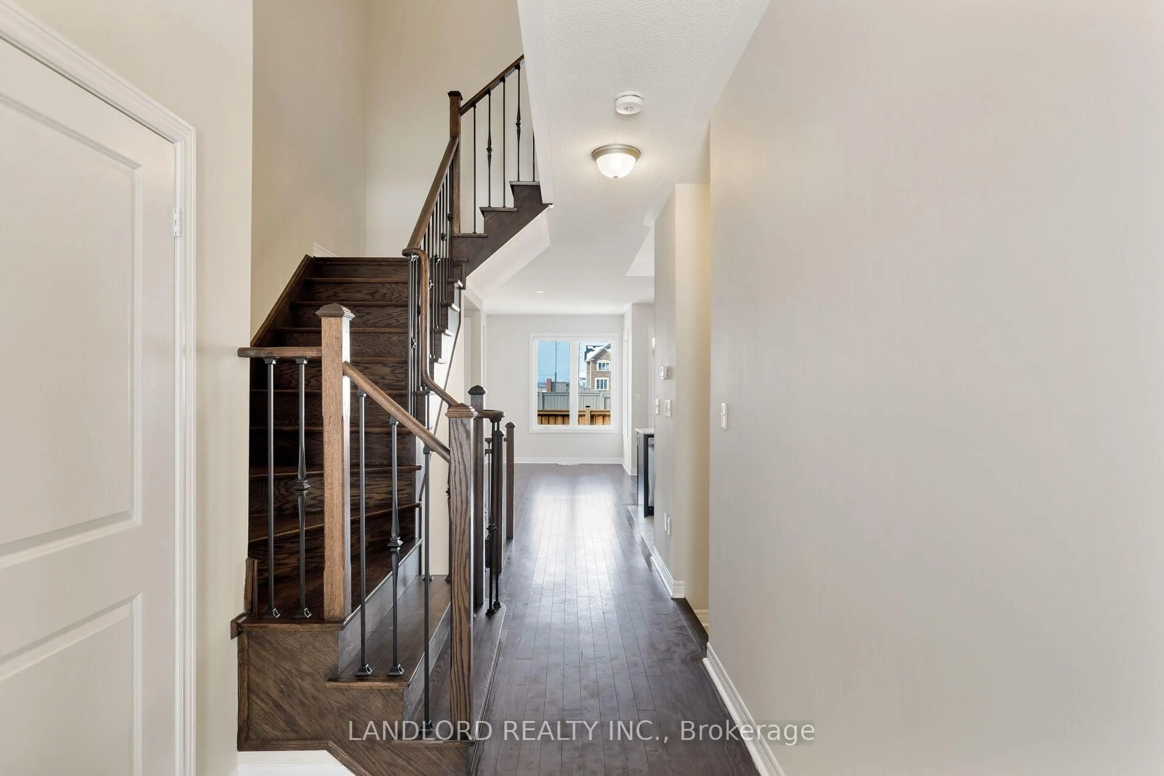 Indoor entryway for 116 Finegan Circ, Brampton Ontario L7A 0B7