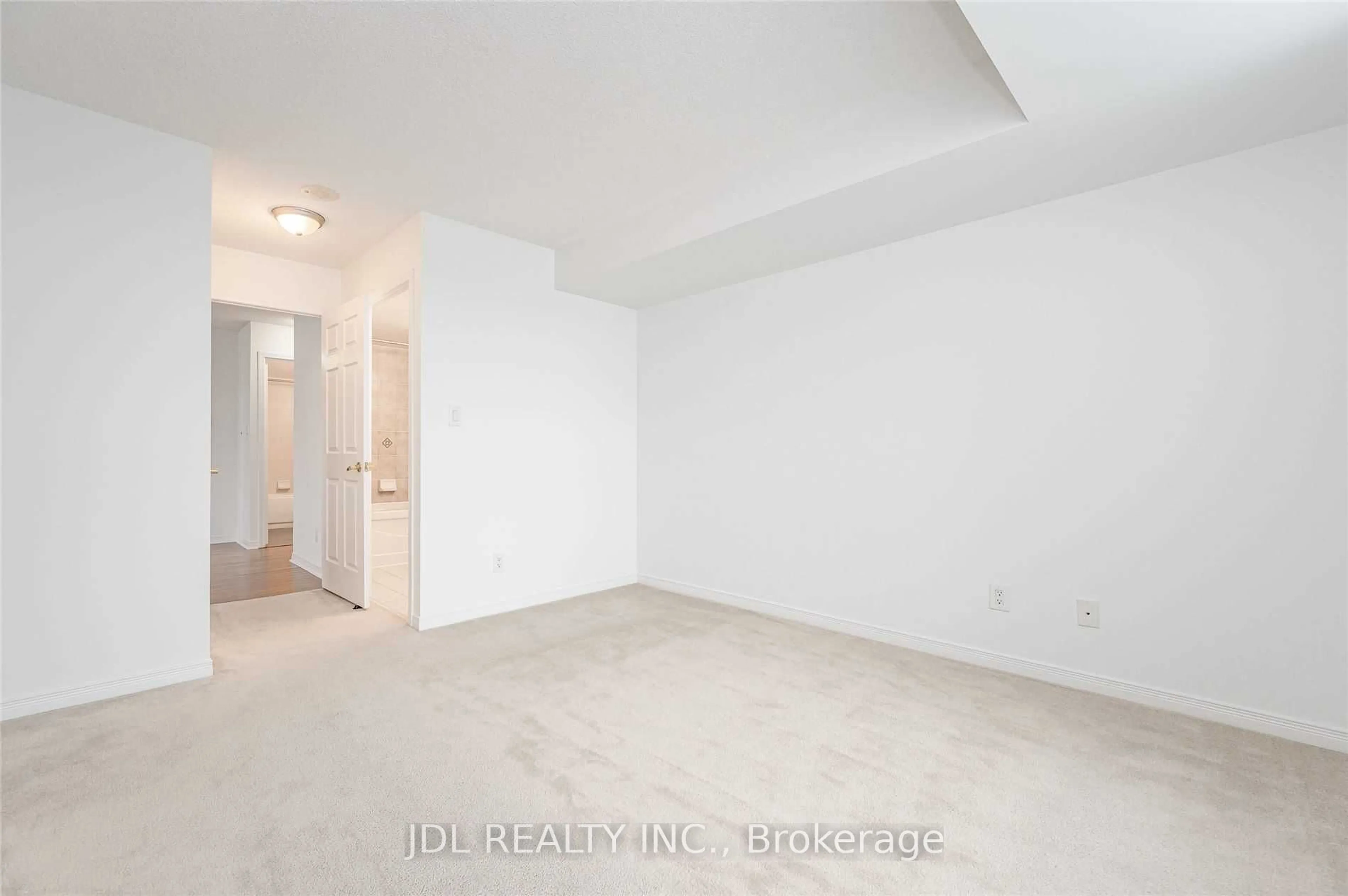 A pic of a room for 4850 Glen Erin Dr #1703, Mississauga Ontario L5M 7S1