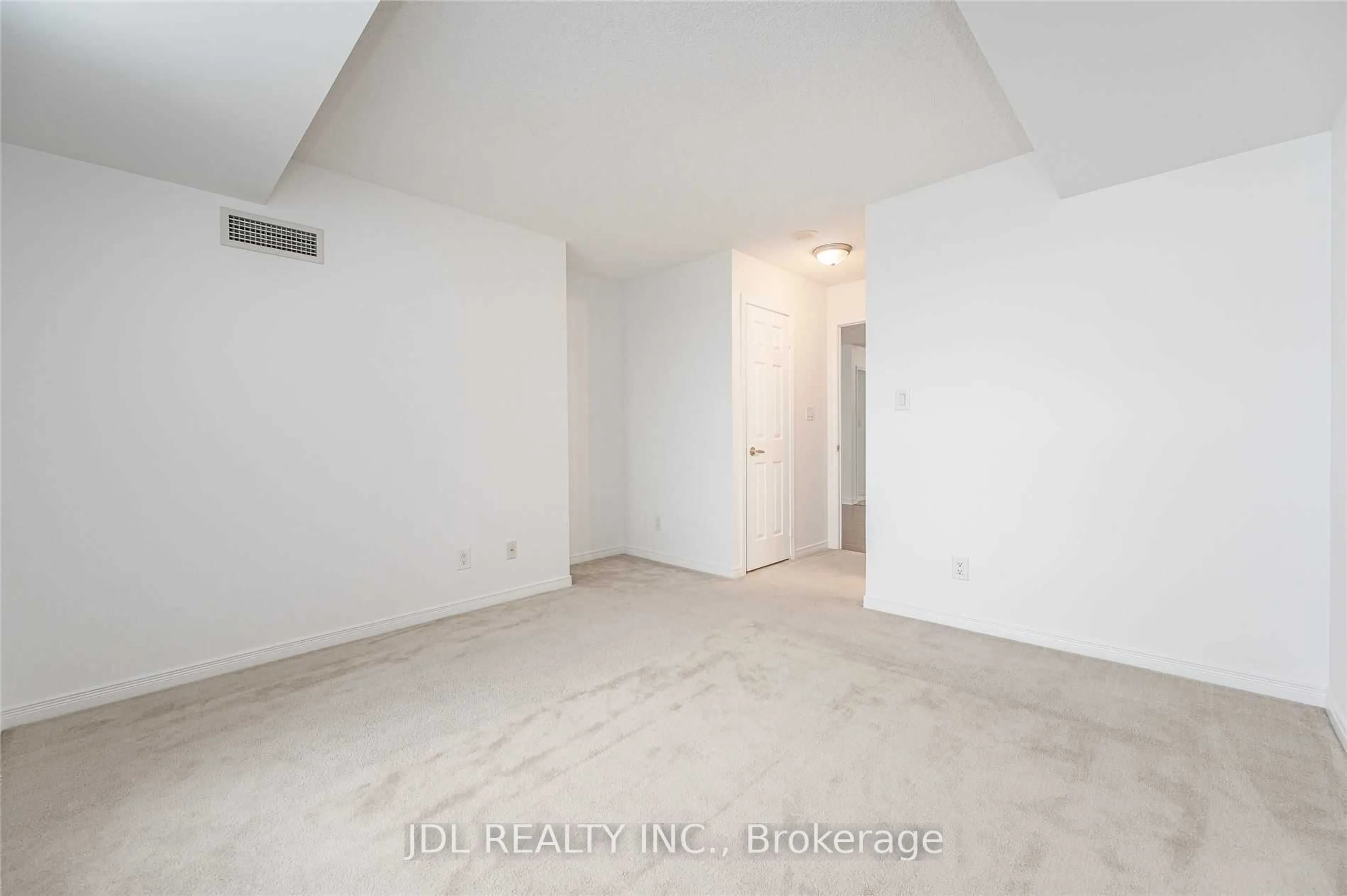 A pic of a room for 4850 Glen Erin Dr #1703, Mississauga Ontario L5M 7S1