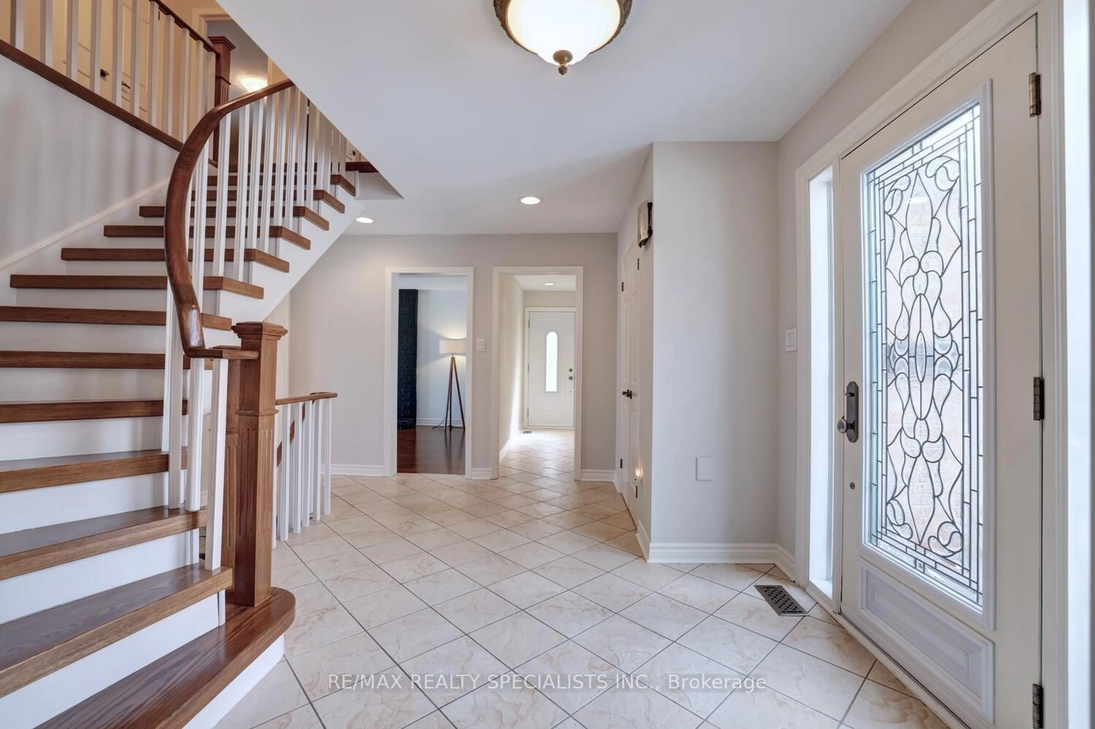 Indoor entryway for 2523 King Forrest Dr, Mississauga Ontario L5K 2E5