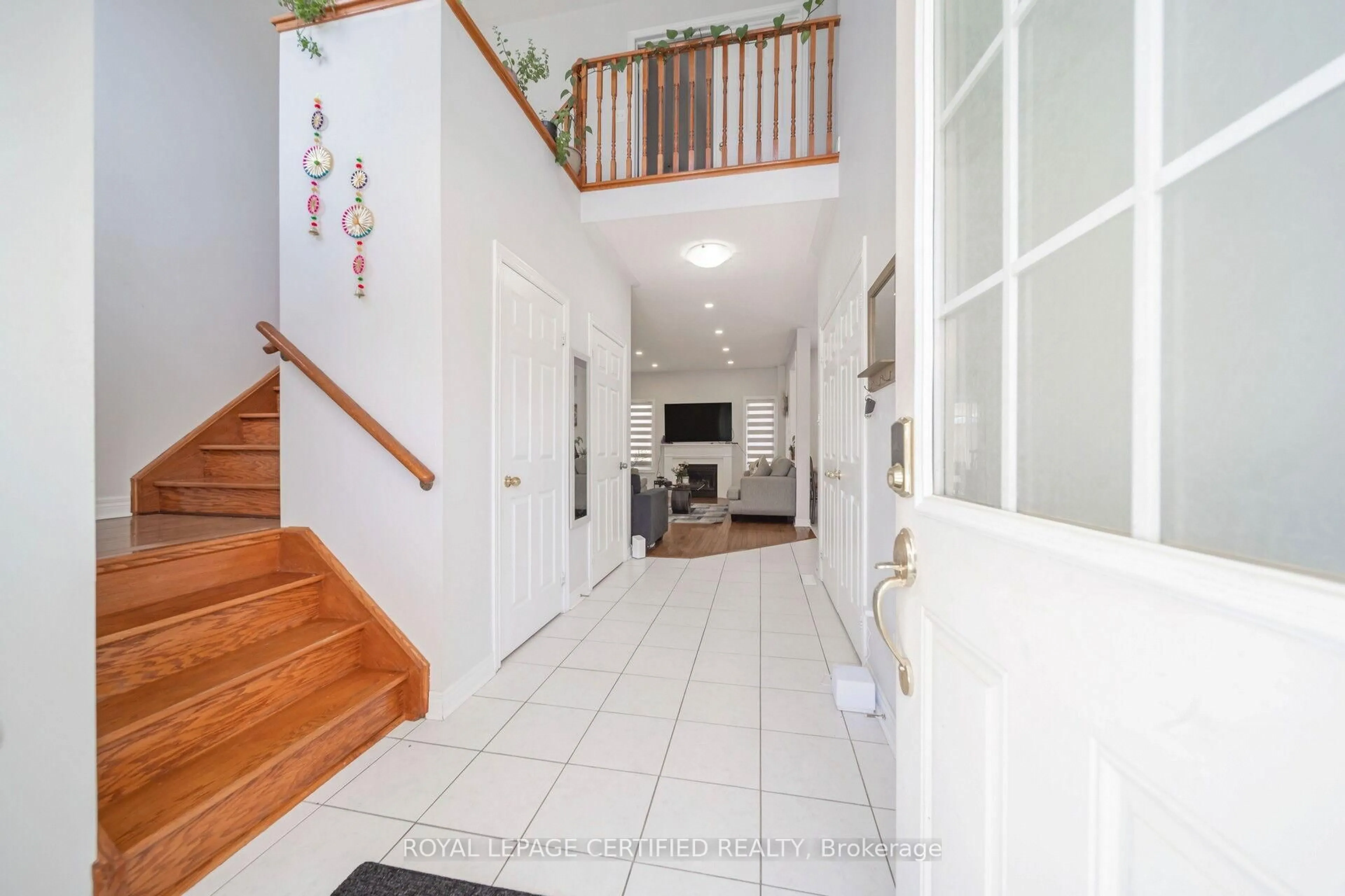 Indoor entryway for 85 Chalkfarm Cres, Brampton Ontario L7A 3V9