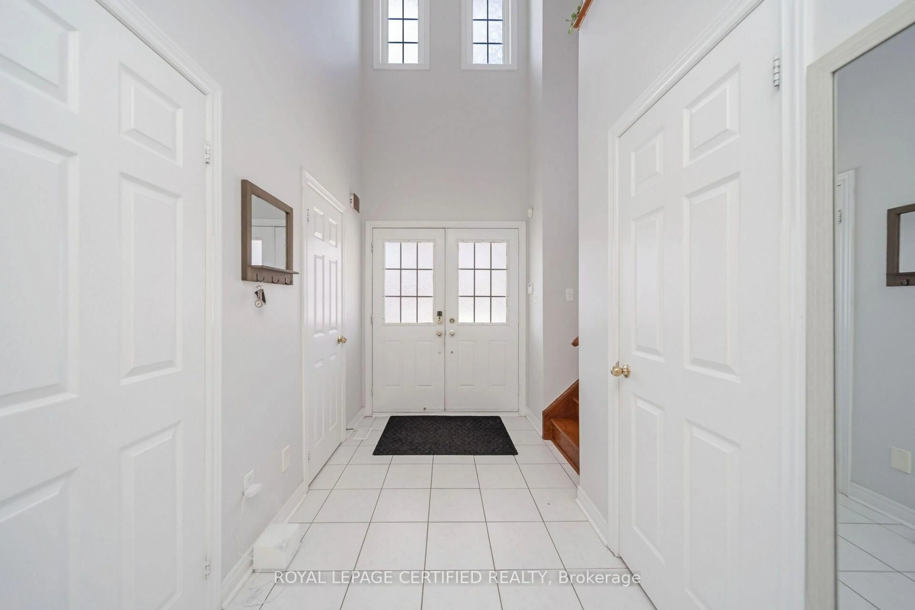 Indoor entryway for 85 Chalkfarm Cres, Brampton Ontario L7A 3V9