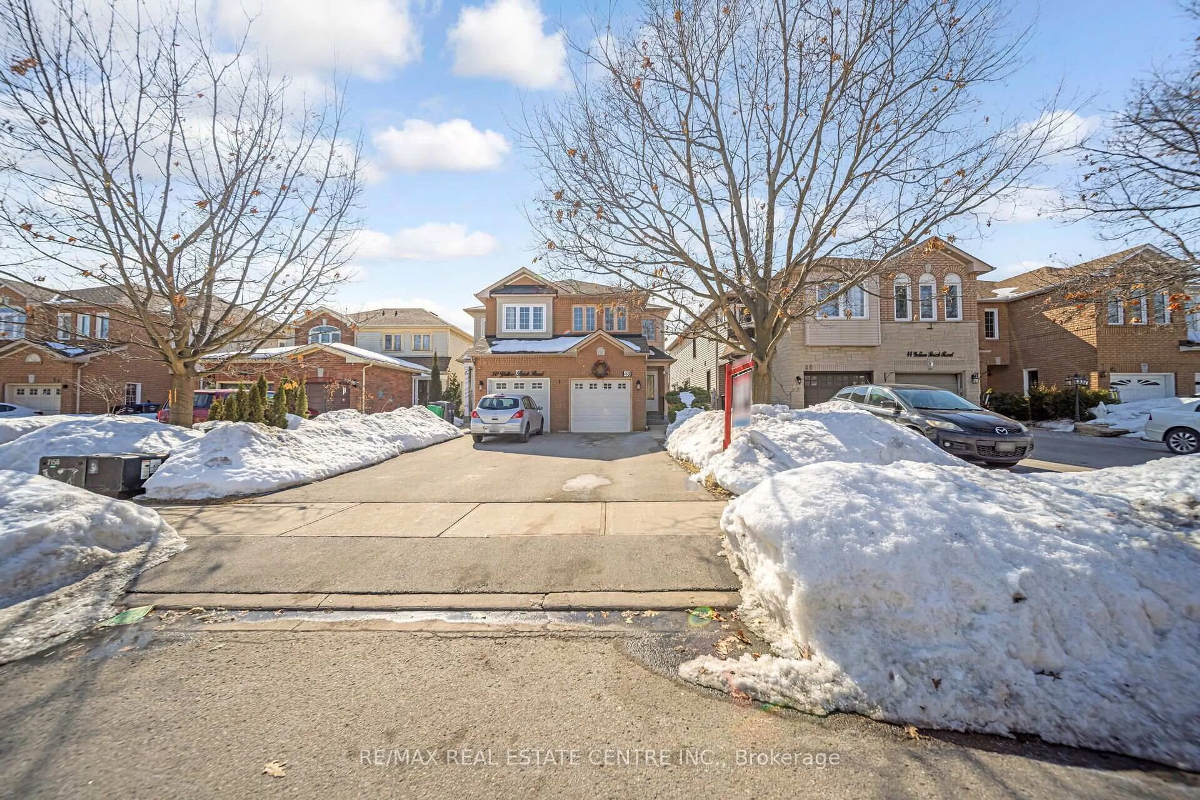 A pic from outside/outdoor area/front of a property/back of a property/a pic from drone, street for 48 Yellow Brick Rd, Brampton Ontario L6V 4L1