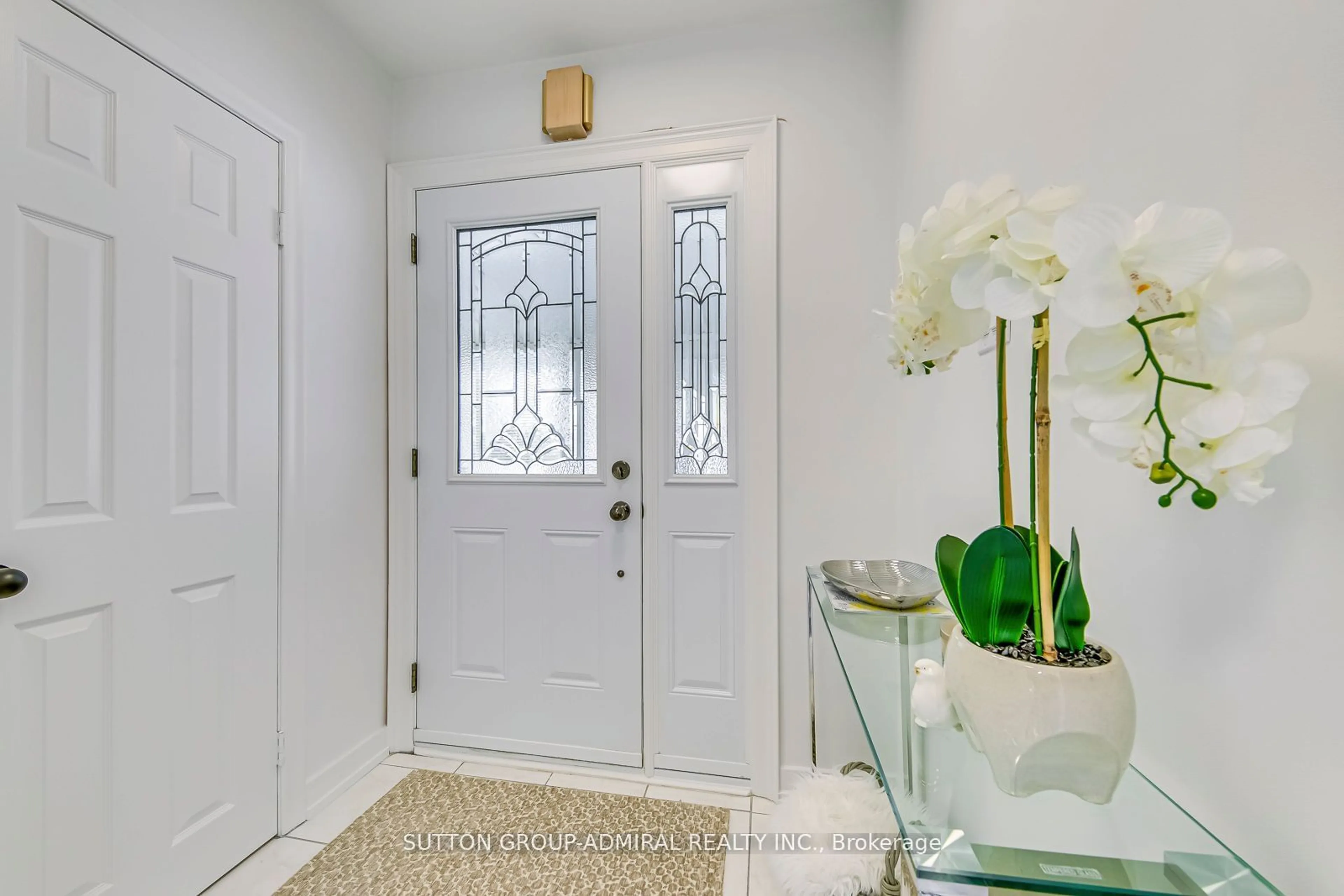 Indoor entryway for 25 Carsbrooke Rd, Toronto Ontario M9C 3C2