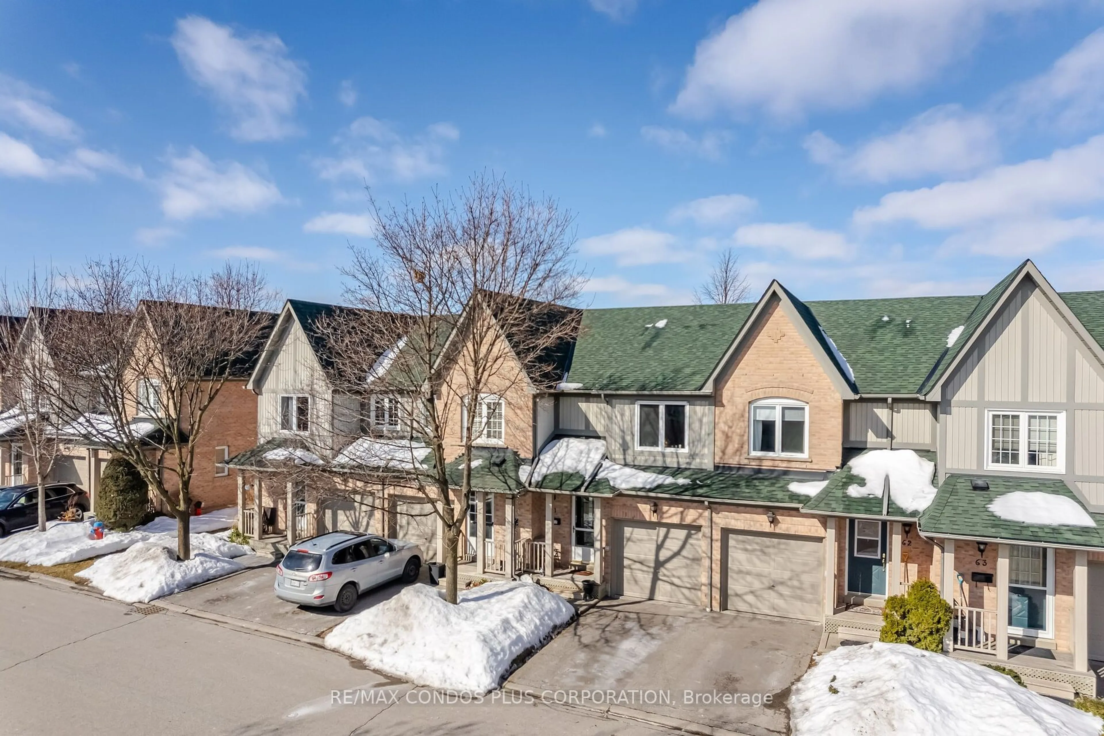 A pic from outside/outdoor area/front of a property/back of a property/a pic from drone, street for 2945 Thomas St #61, Mississauga Ontario L5M 6C1