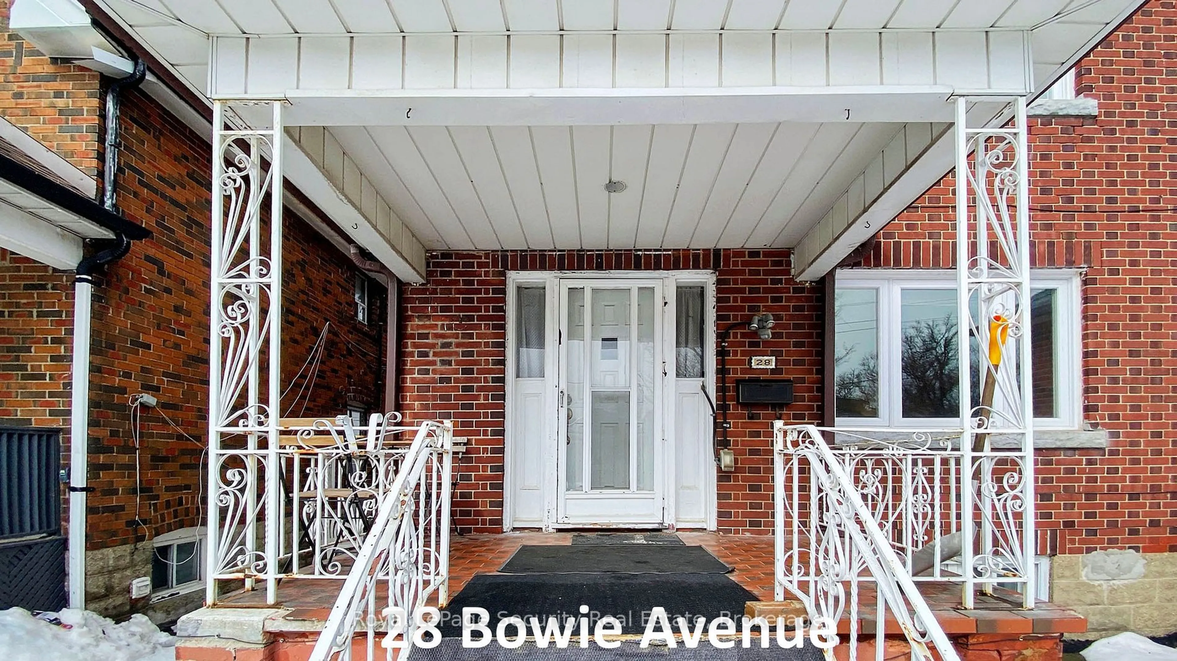 Indoor foyer for 28 Bowie Ave, Toronto Ontario M6E 2P1