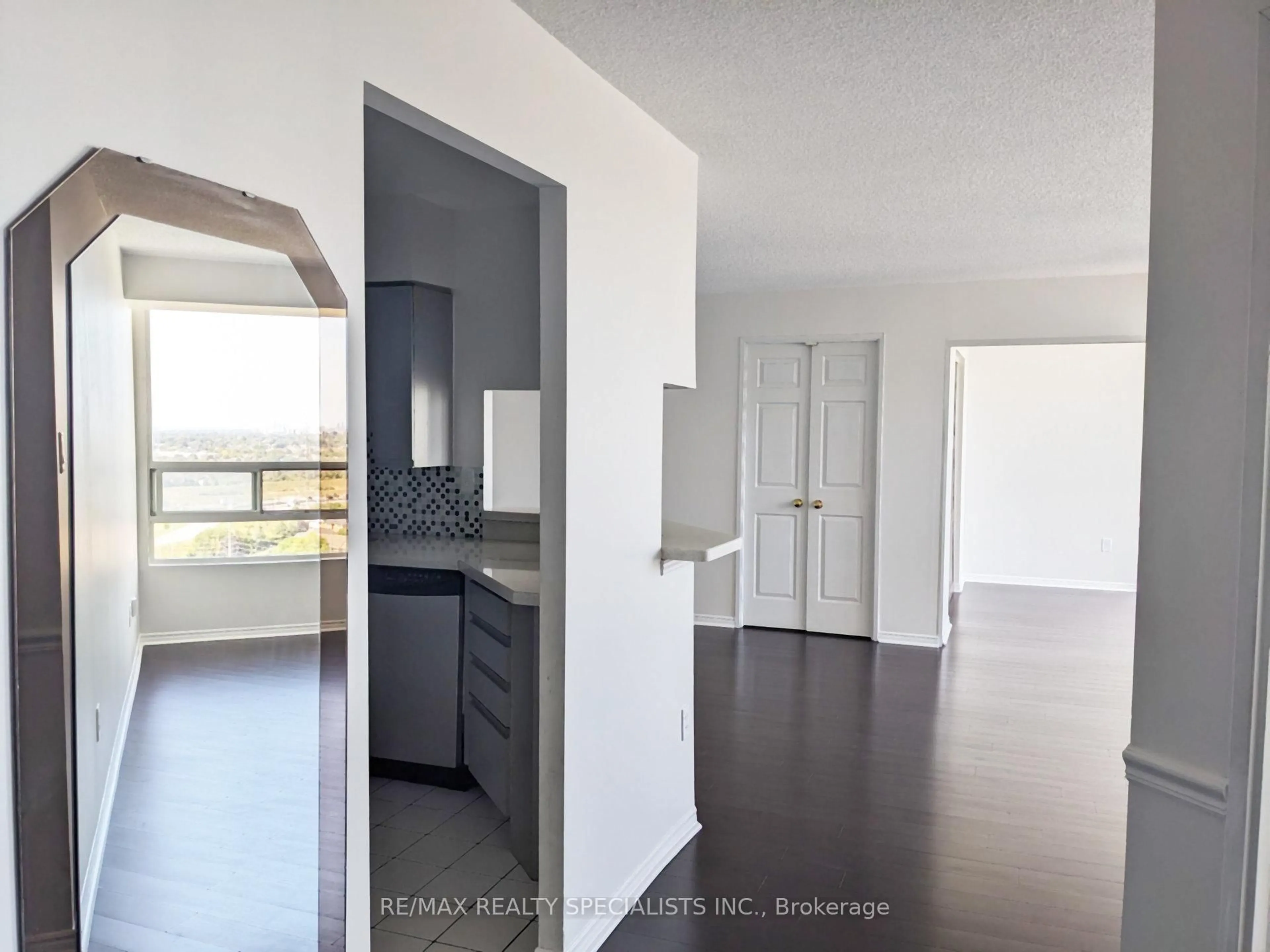 A pic of a room for 50 Kingsbridge Garden Circ #1807, Mississauga Ontario L5R 1Y2