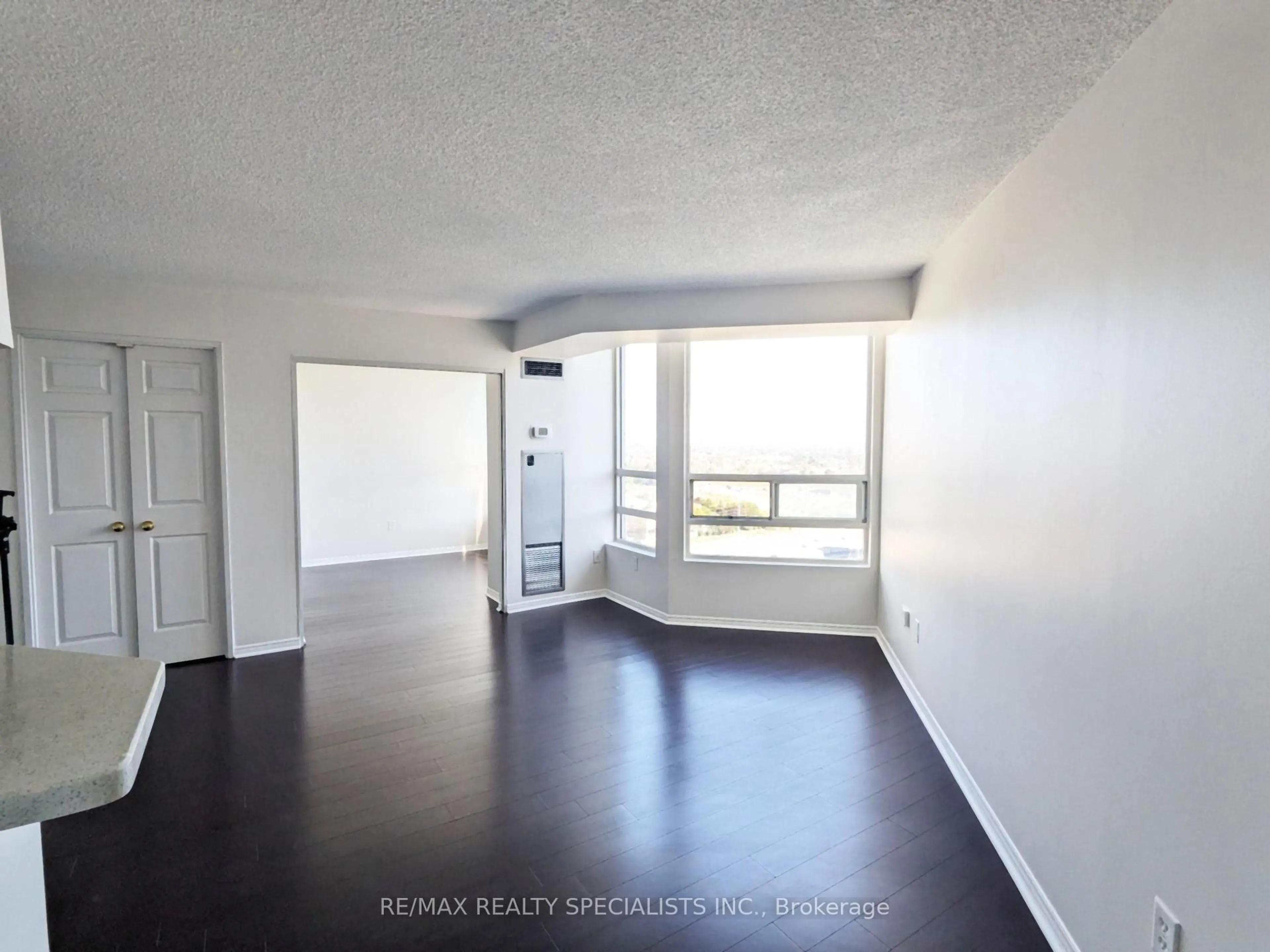 A pic of a room for 50 Kingsbridge Garden Circ #1807, Mississauga Ontario L5R 1Y2