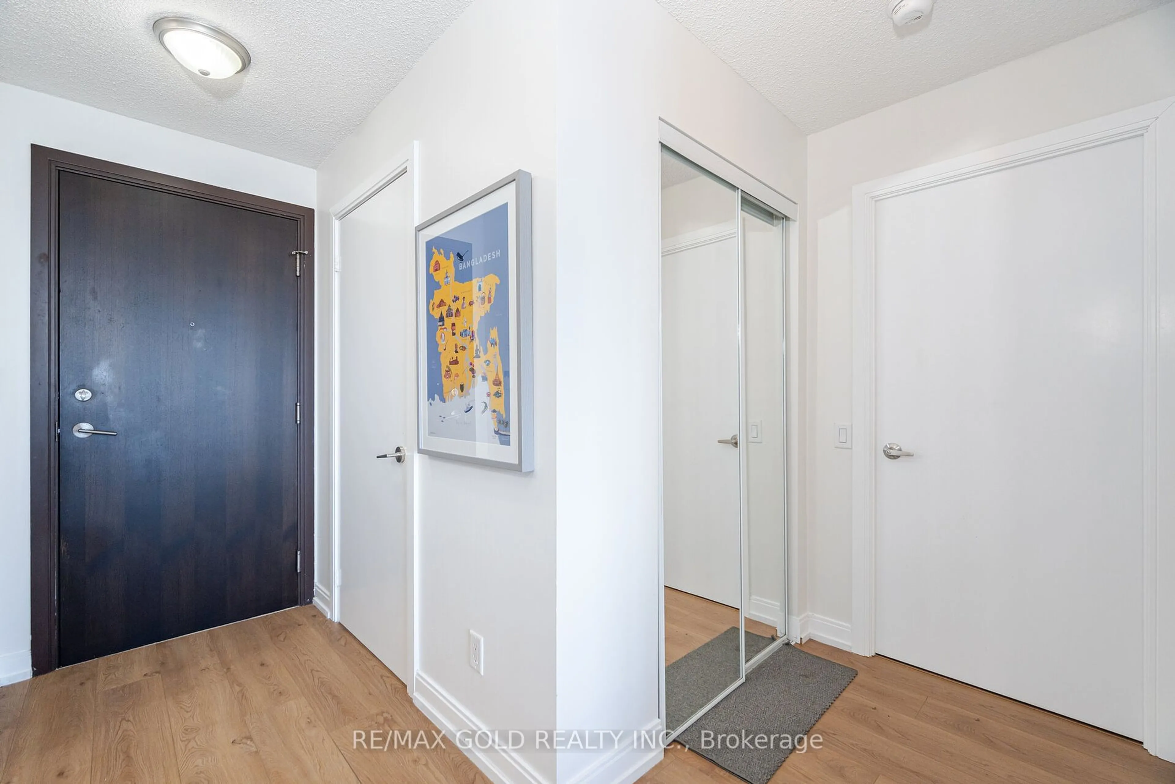 Indoor entryway for 25 Viking Lane #2350, Toronto Ontario M9B 0A1