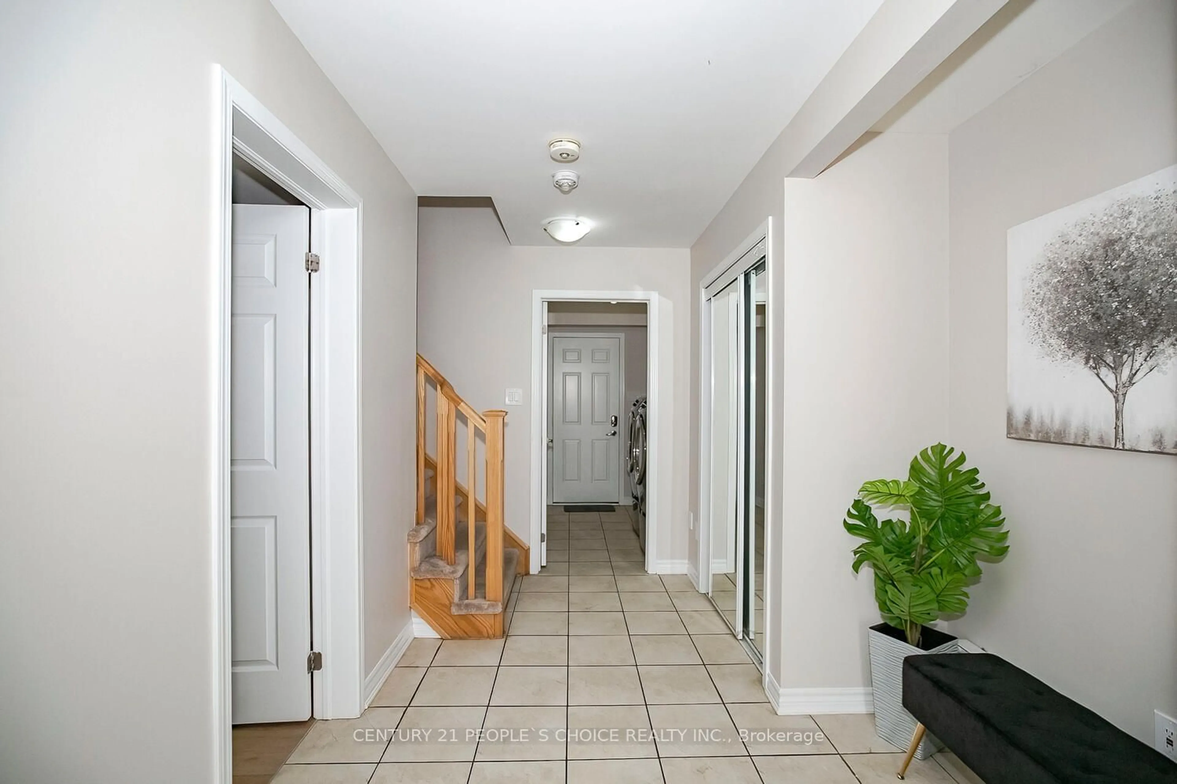 Indoor foyer for 248 Remembrance Rd, Brampton Ontario L7A 4P4