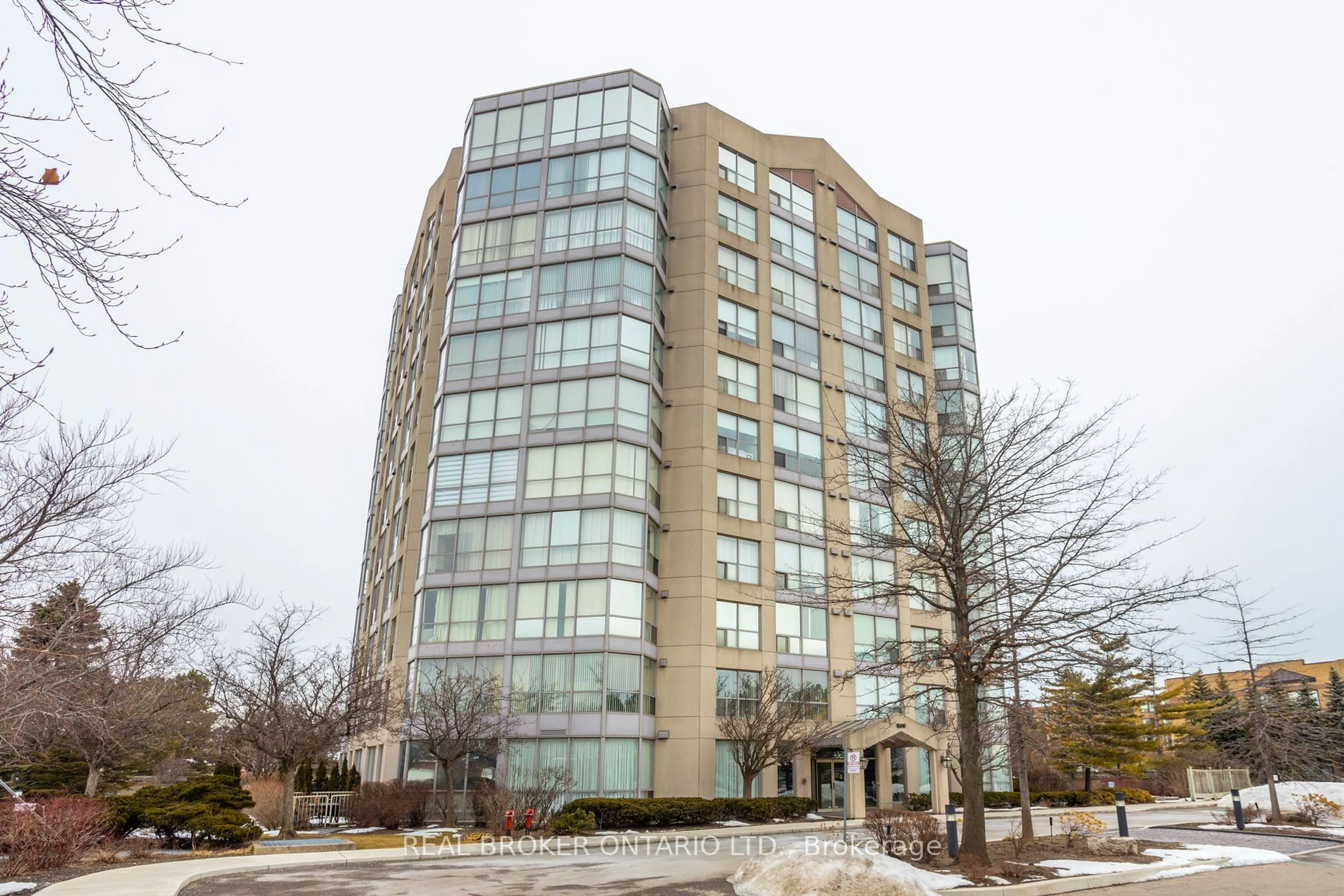 Indoor foyer for 1500 Grazia Crt #803, Mississauga Ontario L4W 4Z9