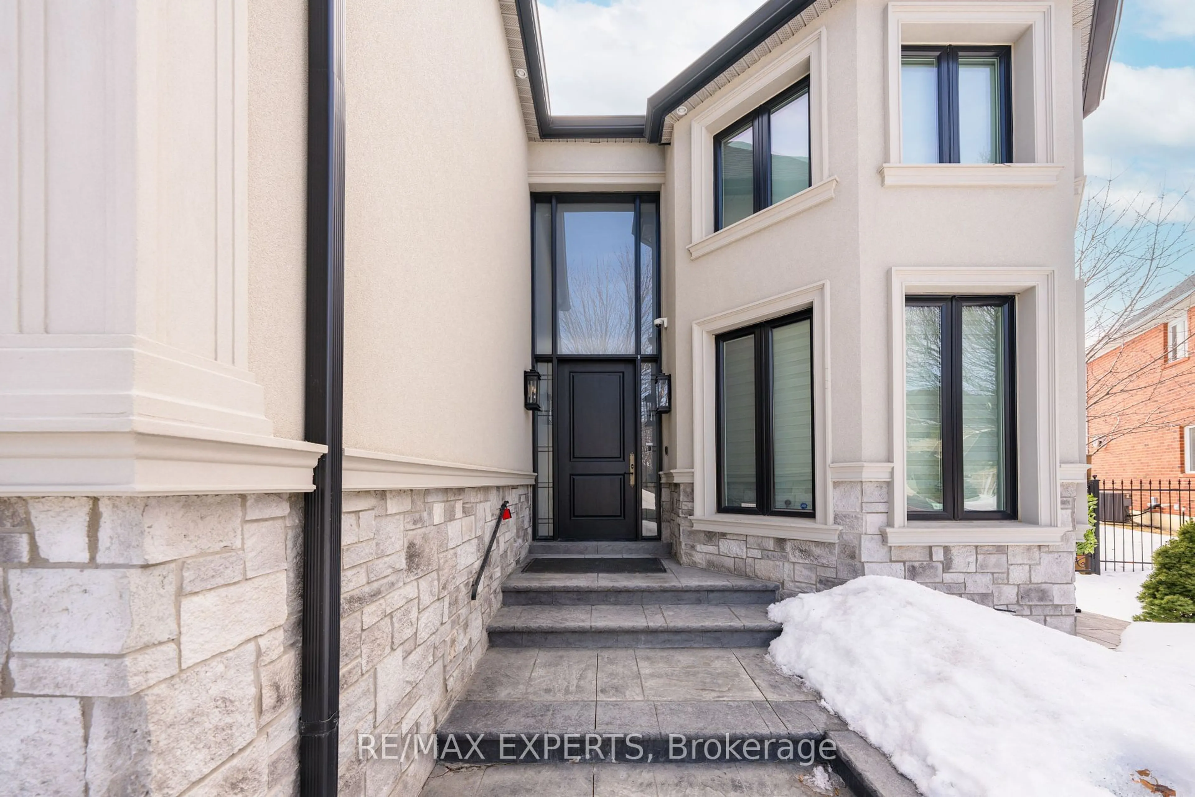 Unknown for 5380 Vail Crt, Mississauga Ontario L5M 6G9