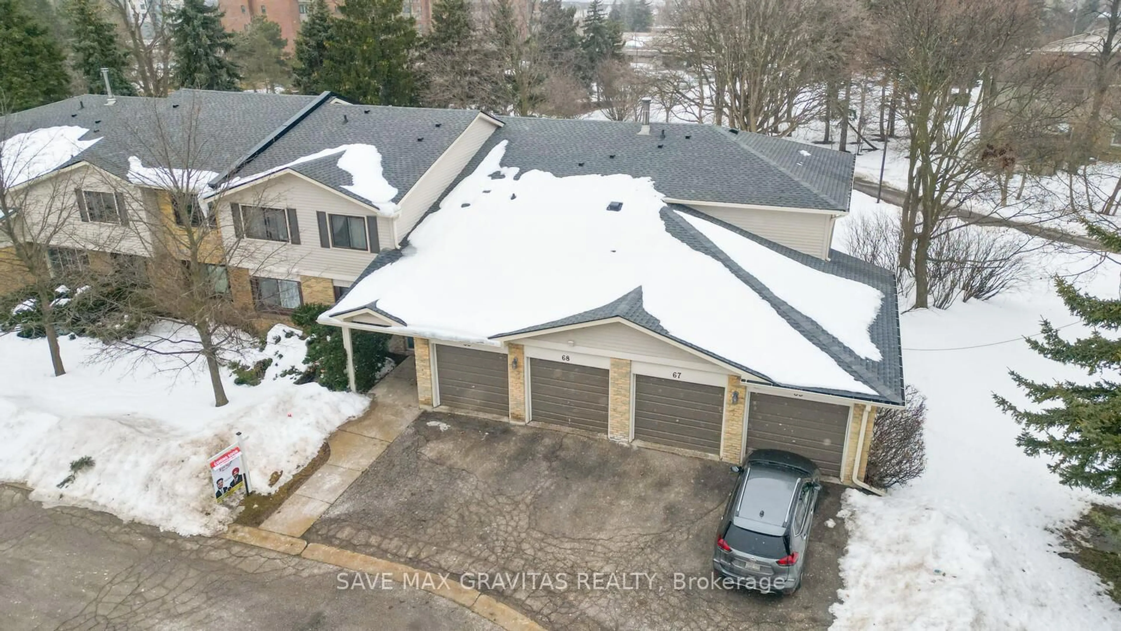 A pic from outside/outdoor area/front of a property/back of a property/a pic from drone, street for 2701 Aquitaine Ave #69, Mississauga Ontario L5N 2H7