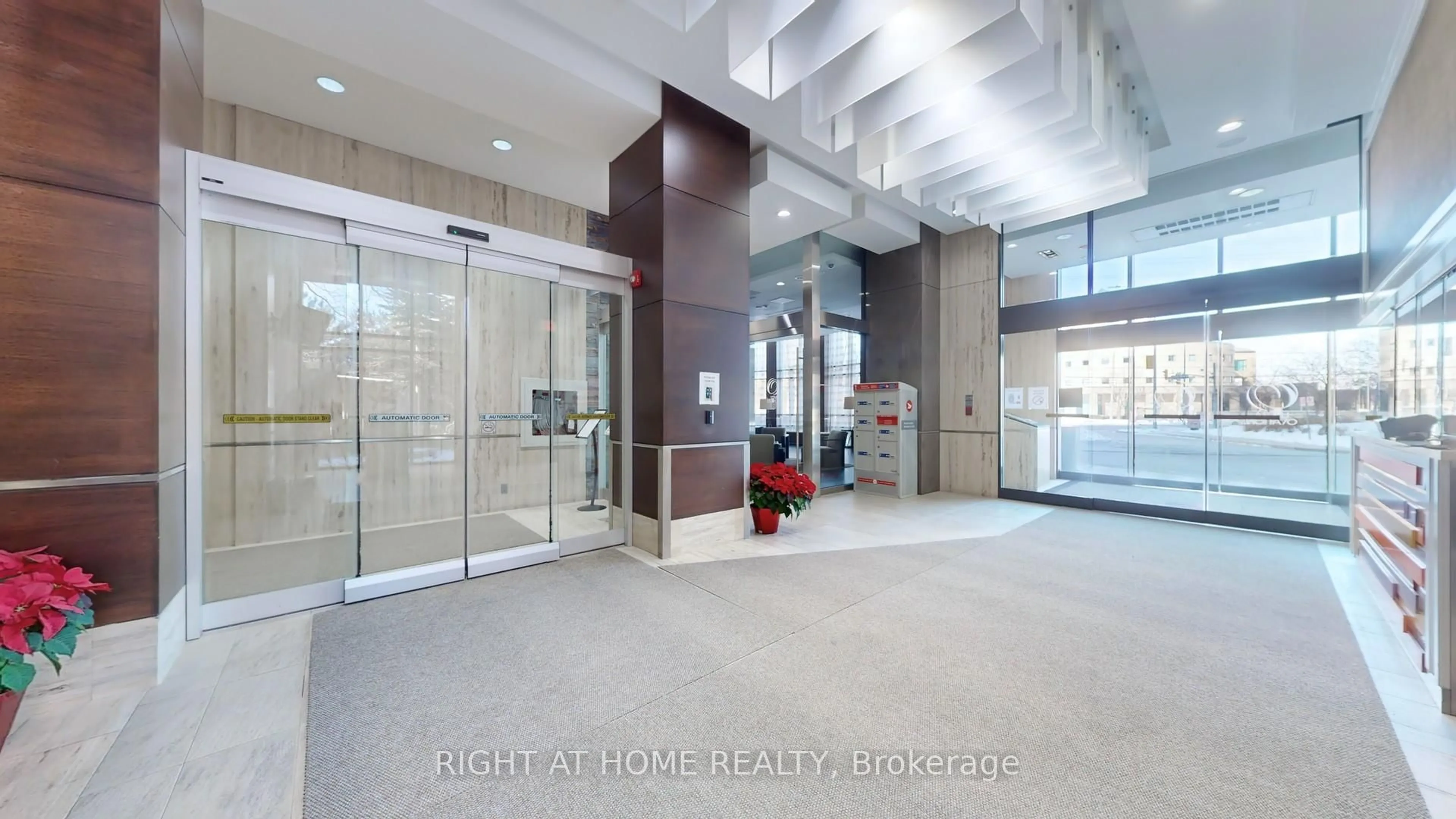 Indoor foyer for 330 Burnhamthorpe Rd #606, Mississauga Ontario L5B 0E1